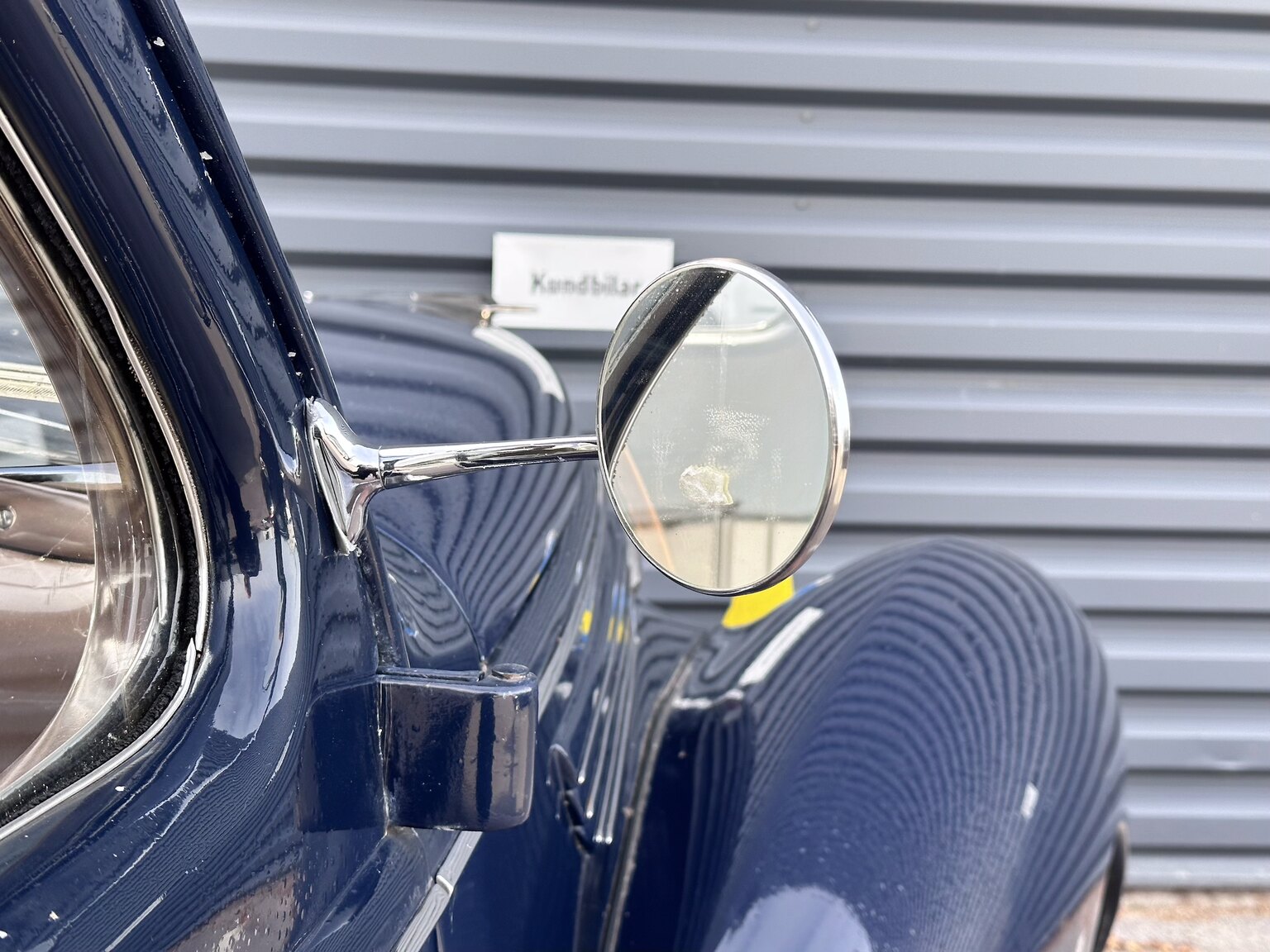 Exteriörbild på 1938 Lincoln Zephyr Sedan V12