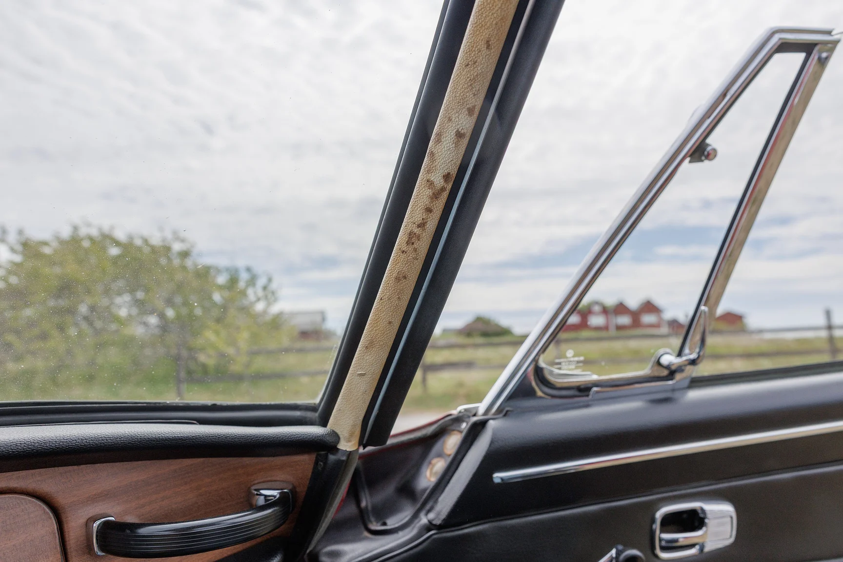 Innenraumfoto von 1968 Volkswagen Typ 34 1600 L Karmann-Ghia (32)