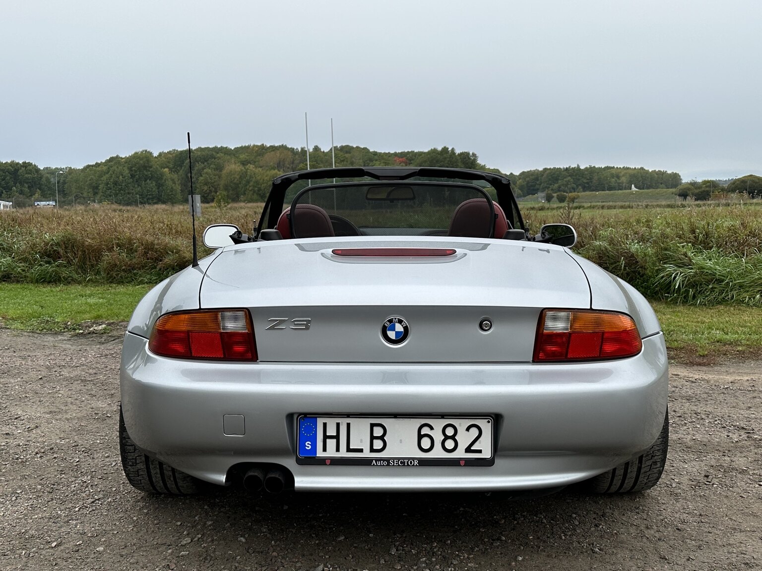 Exterior image of 1997 BMW Z3 2.8 Roadster