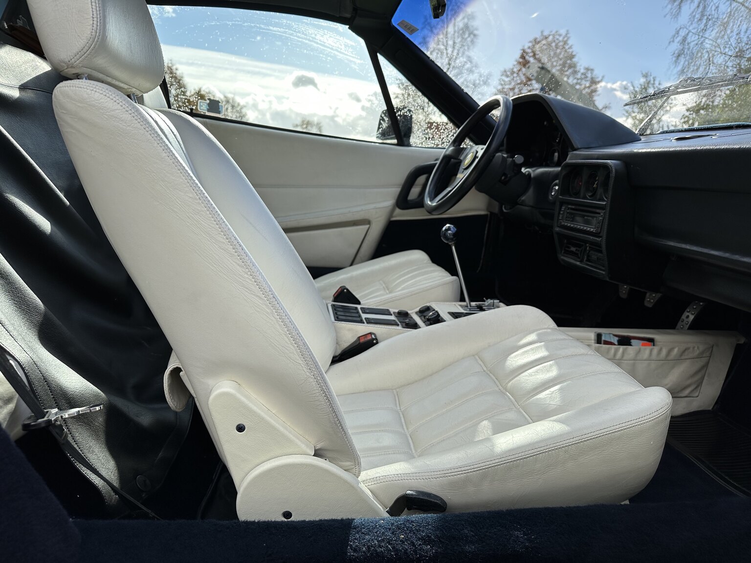 Interiörbild 1986 Ferrari 328 GTS