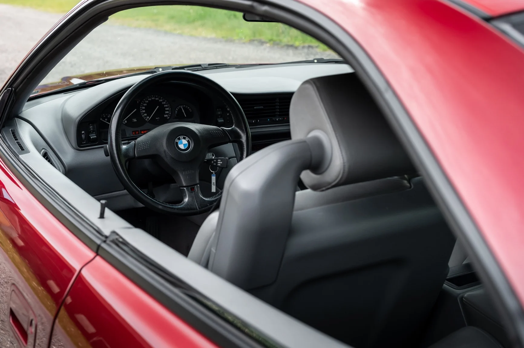 Interior image of 1991 BMW 850i (33)
