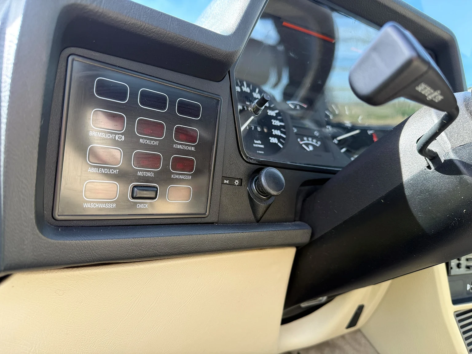Interior image of 1985 BMW 635 CSiA (E24) (6)