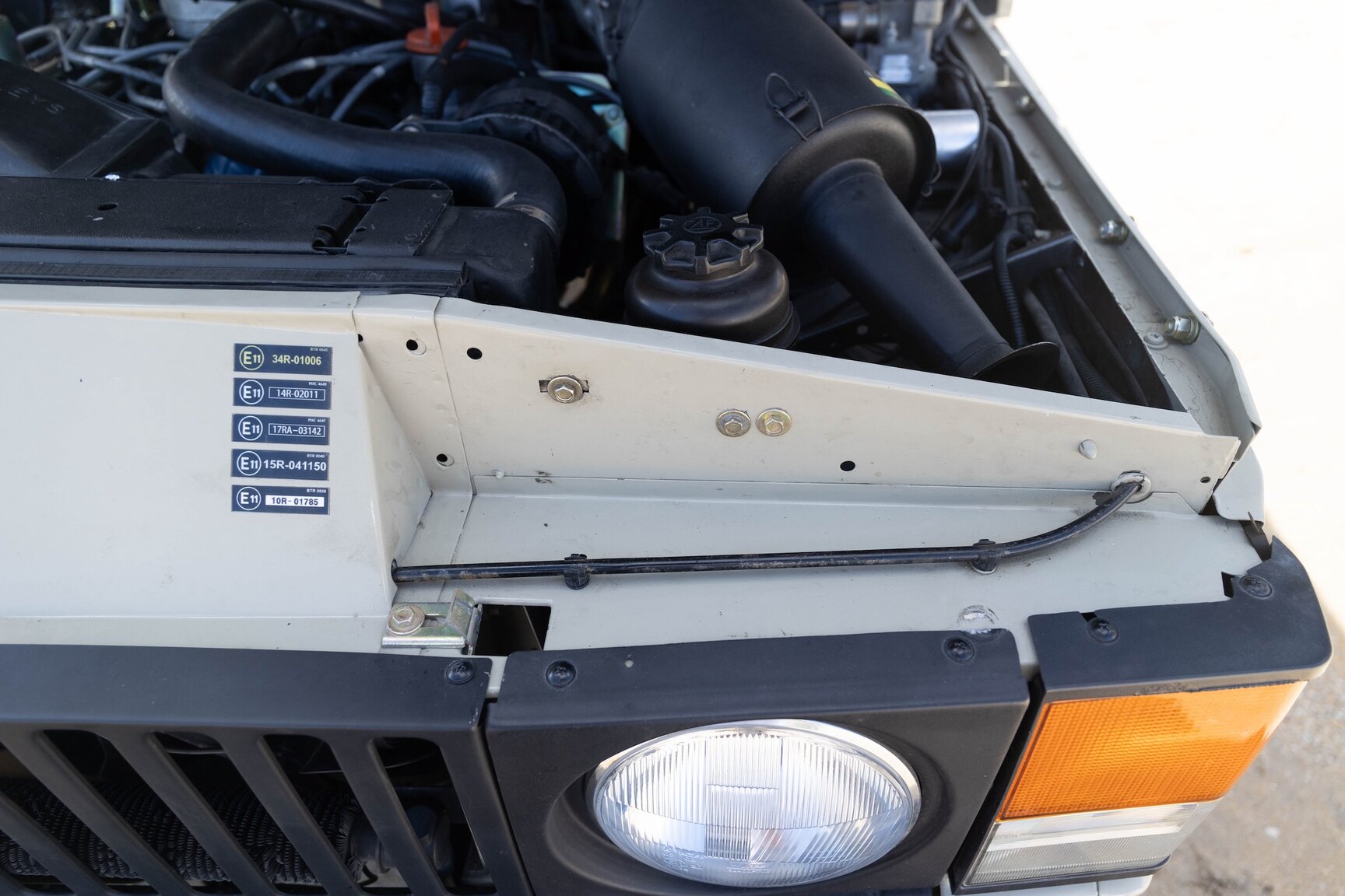 Image of 1991 Range Rover Restomod mechanics