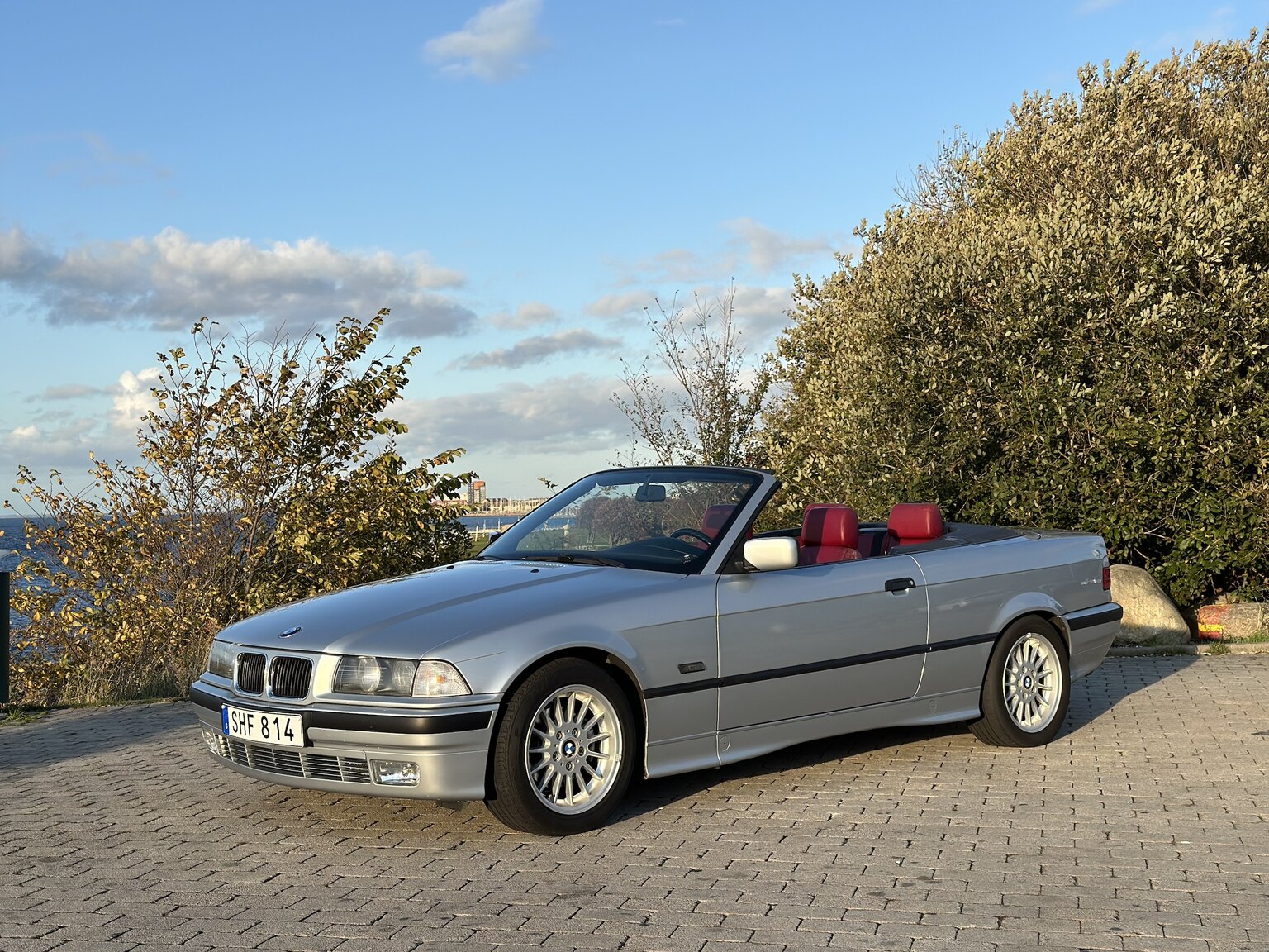 Exteriörbild på 1993 BMW 325i Convertible