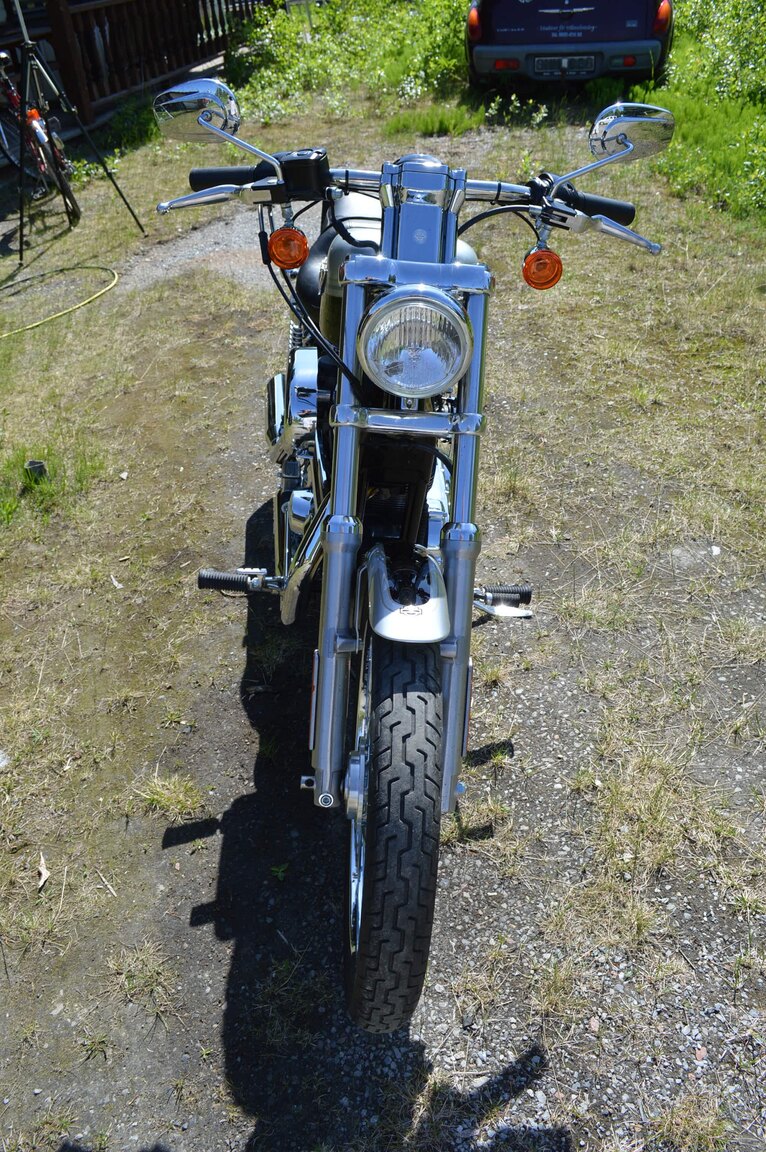 Exteriörbild på 2003 Harley-Davidson XL1200C 100 anniversary