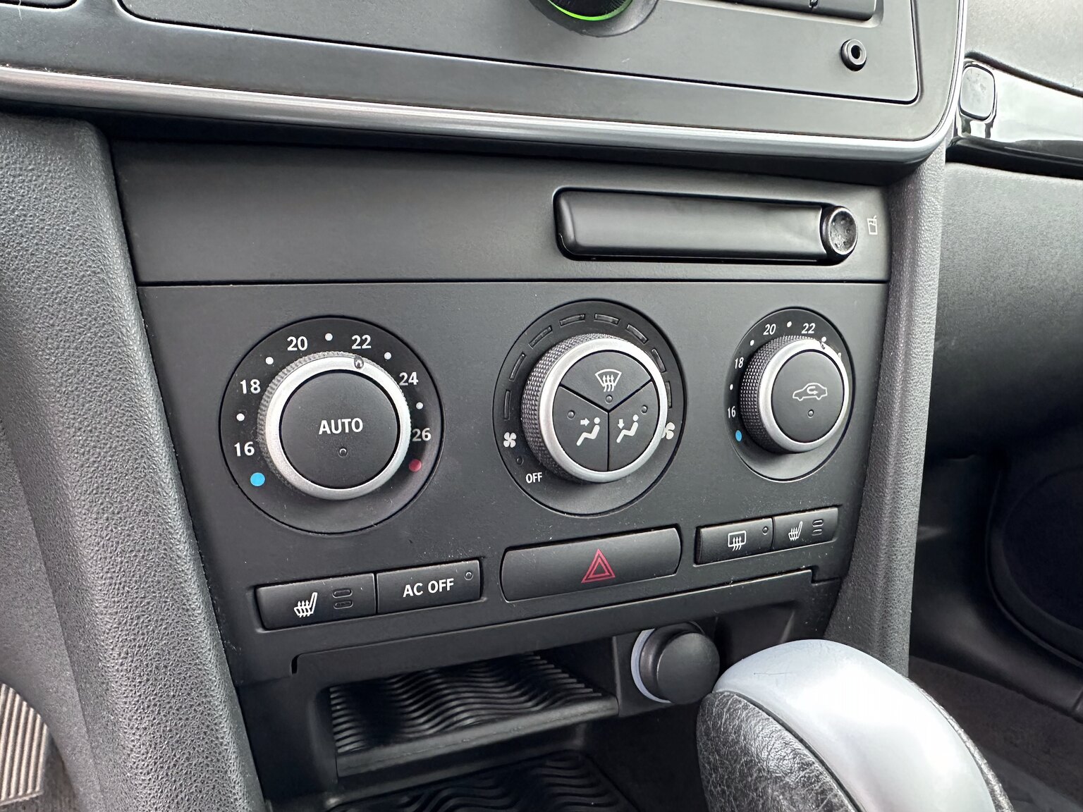 Innenraumfoto von 2008 Saab 9-3 Turbo X