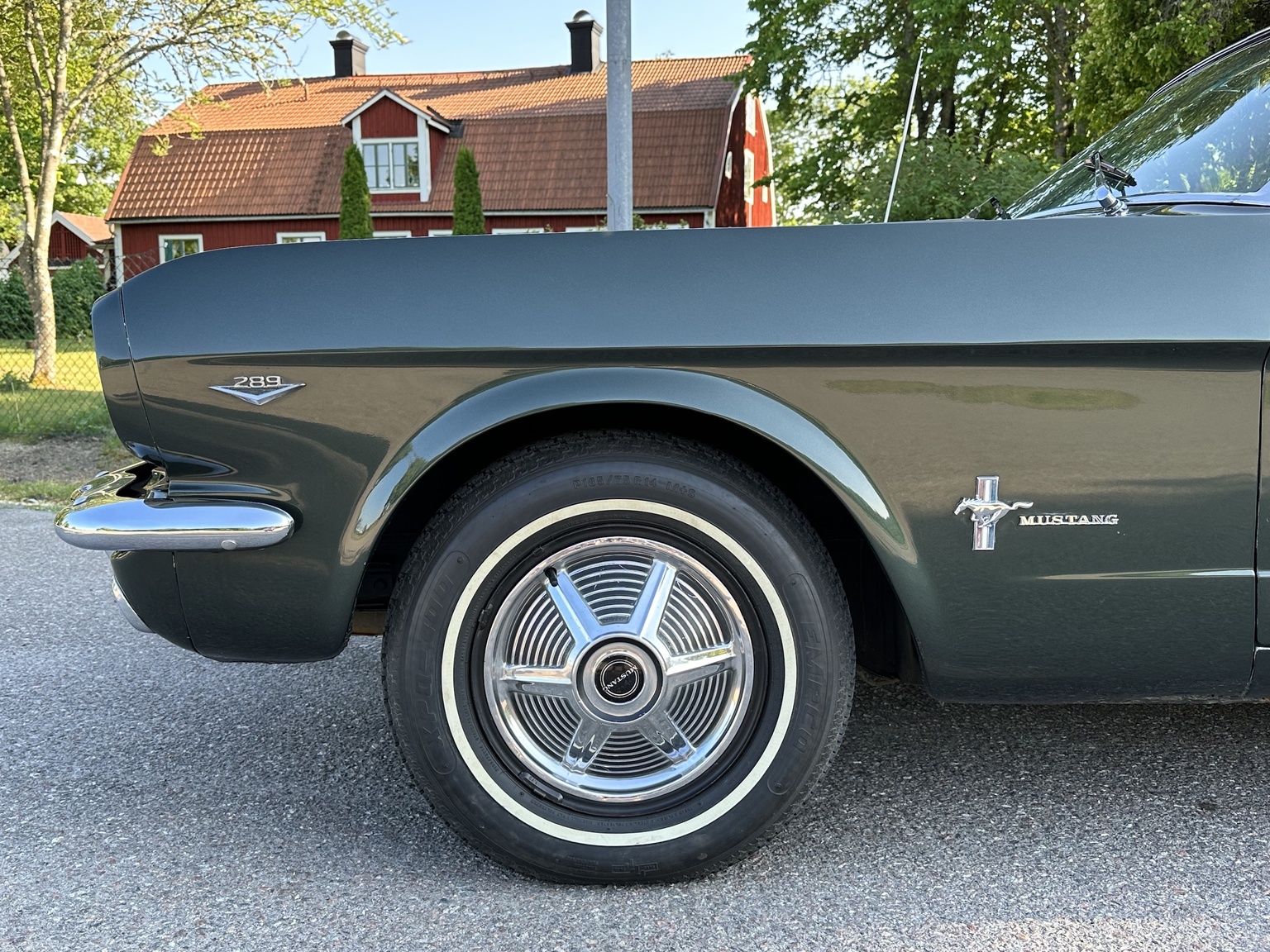 Exteriörbild på 1965 Ford Mustang 289 Cabriolet