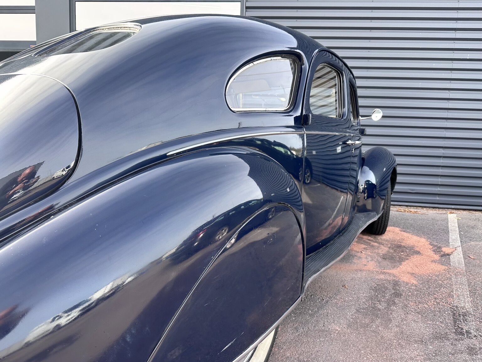 Exterior image of 1938 Lincoln Zephyr Sedan V12