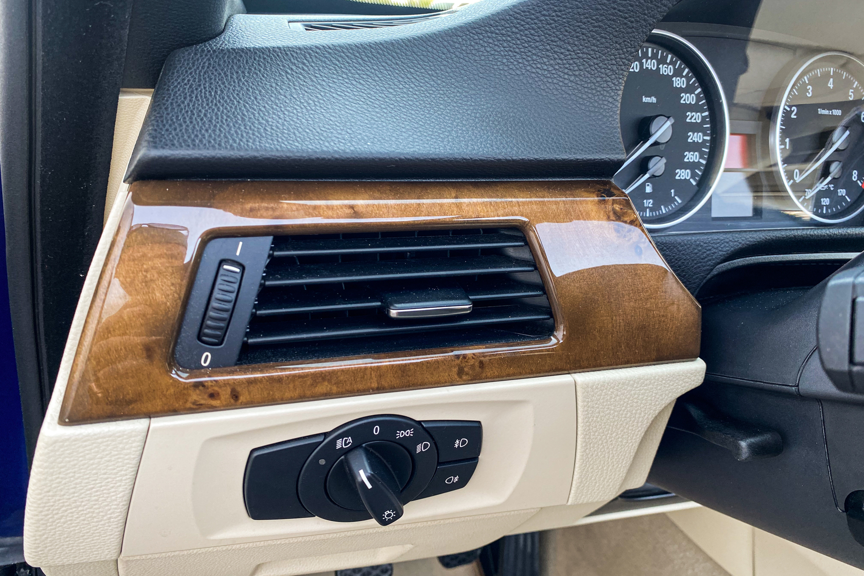 Innenraumfoto von 2007 BMW 335i Cabriolet (19)