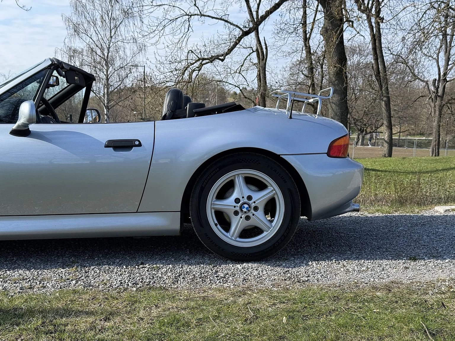Exterior image of 1996 BMW Z3 1.8 Z3 (37)
