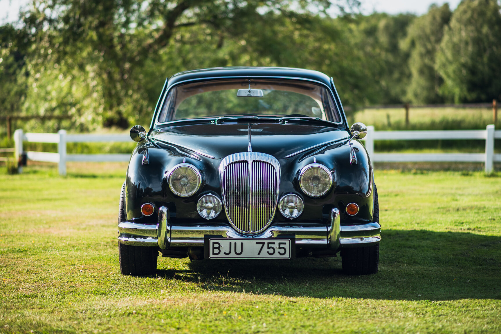 Exterior image of 1965 Daimler 250 V8