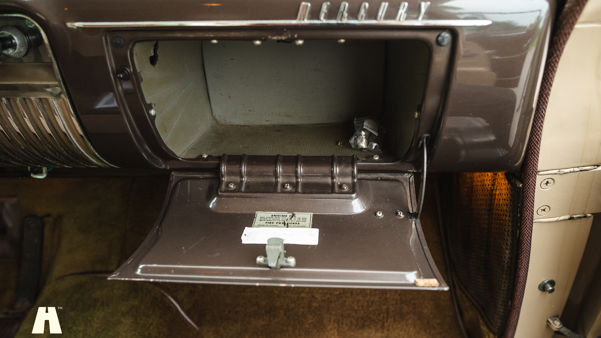 Innenraumfoto von 1950 Mercury Eight Sport Sedan