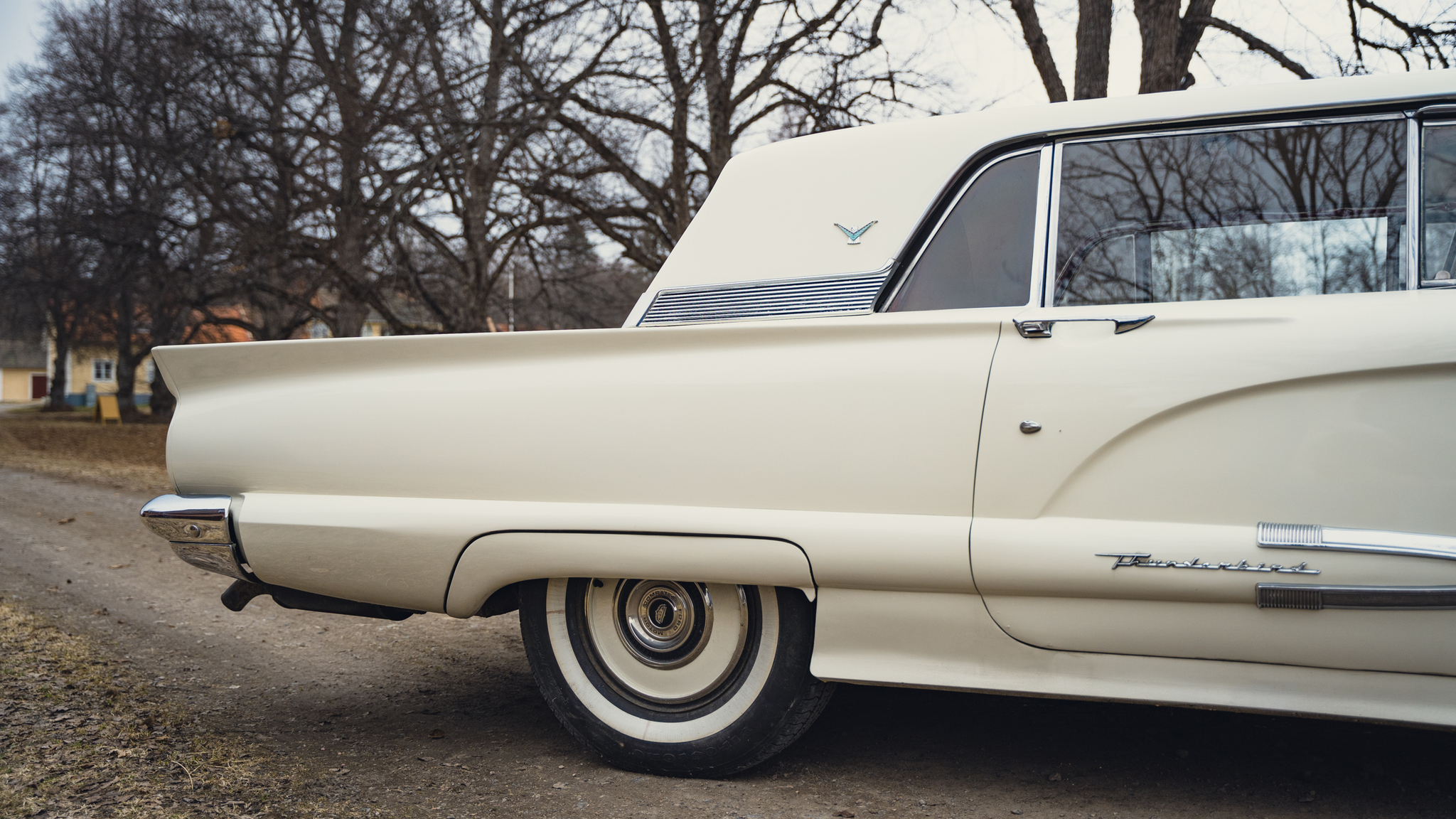 Exteriörbild på 1959 Ford Thunderbird hardtop