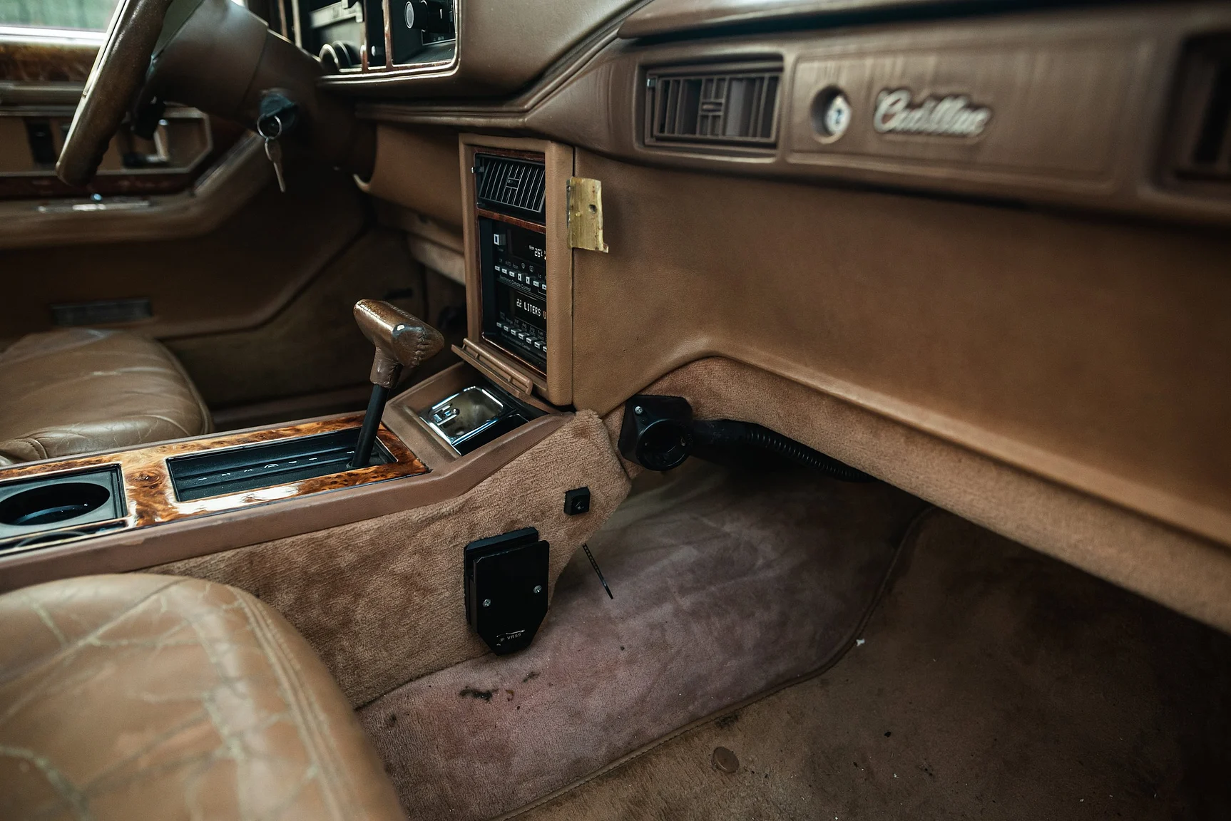 Interior image of 1989 Cadillac Seville (45)