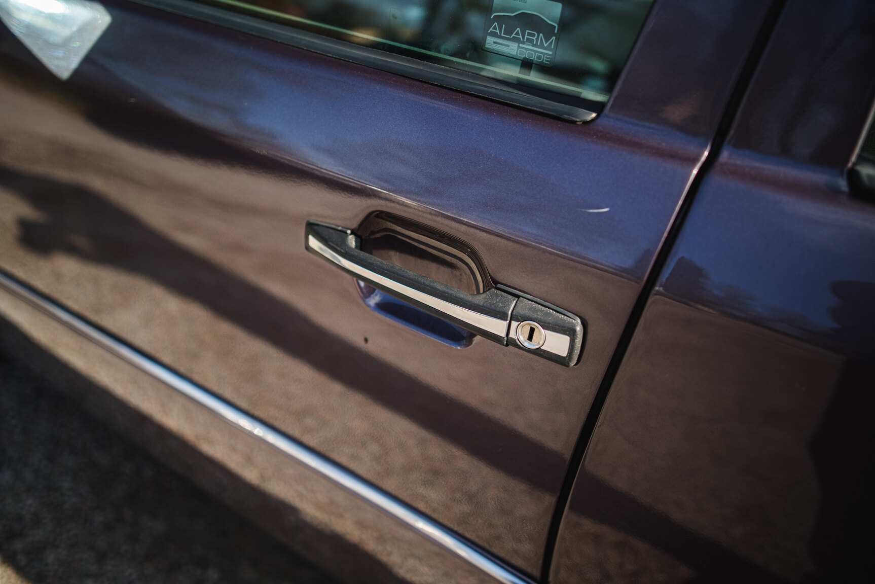 Exterior image of 1993 Mercedes-Benz E 220