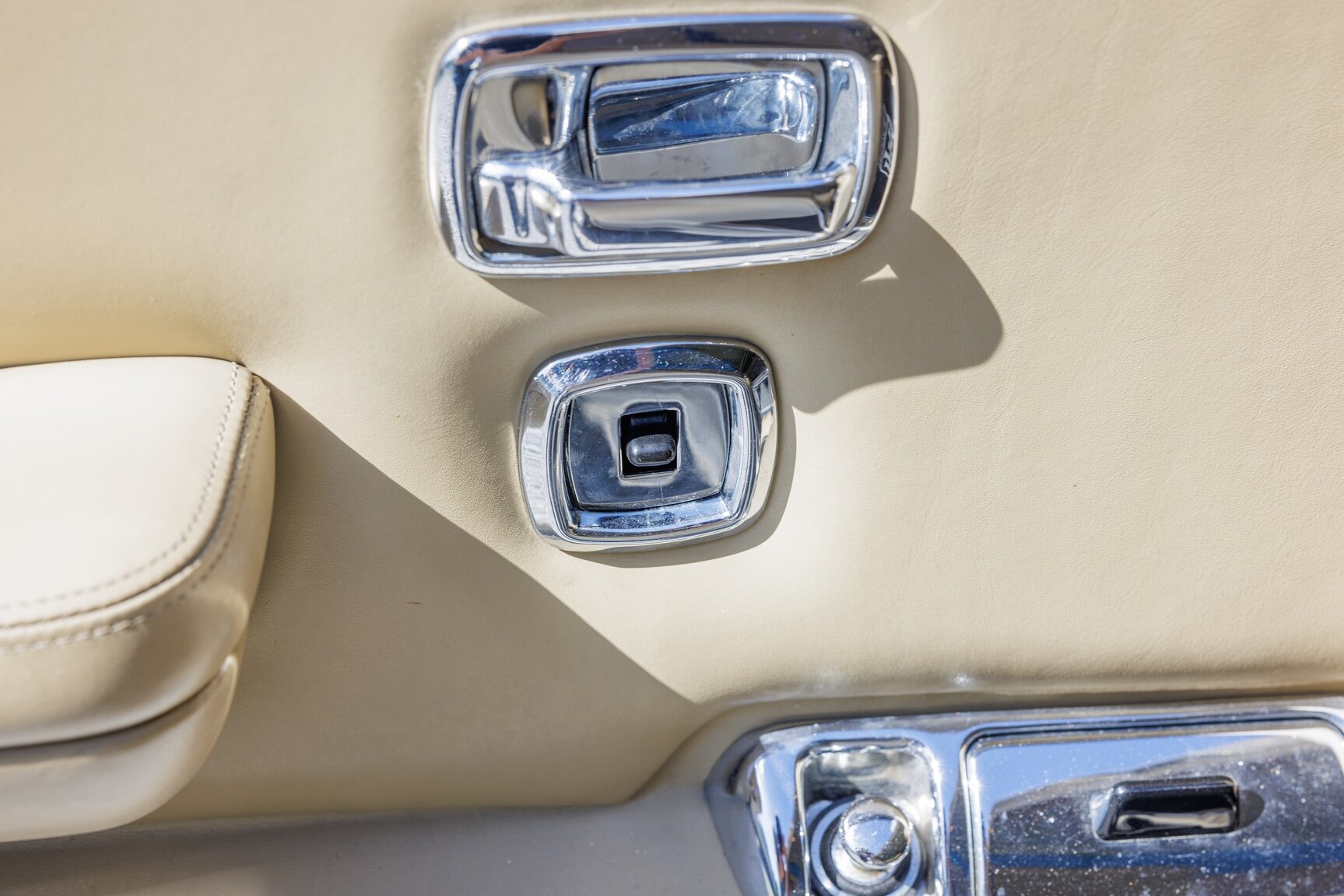 Interior image of 1991 Rolls Royce Silver Spur LWB