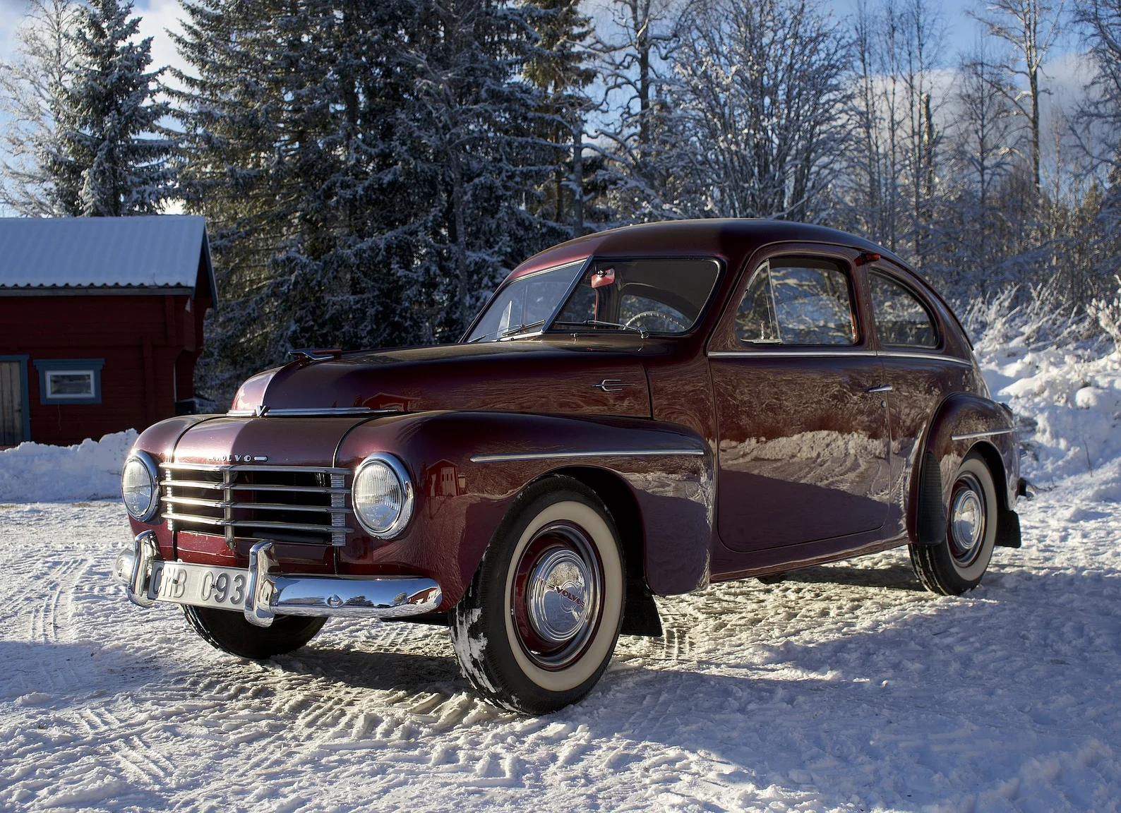 Exterior image of 1953 Volvo PV444 DS (9)