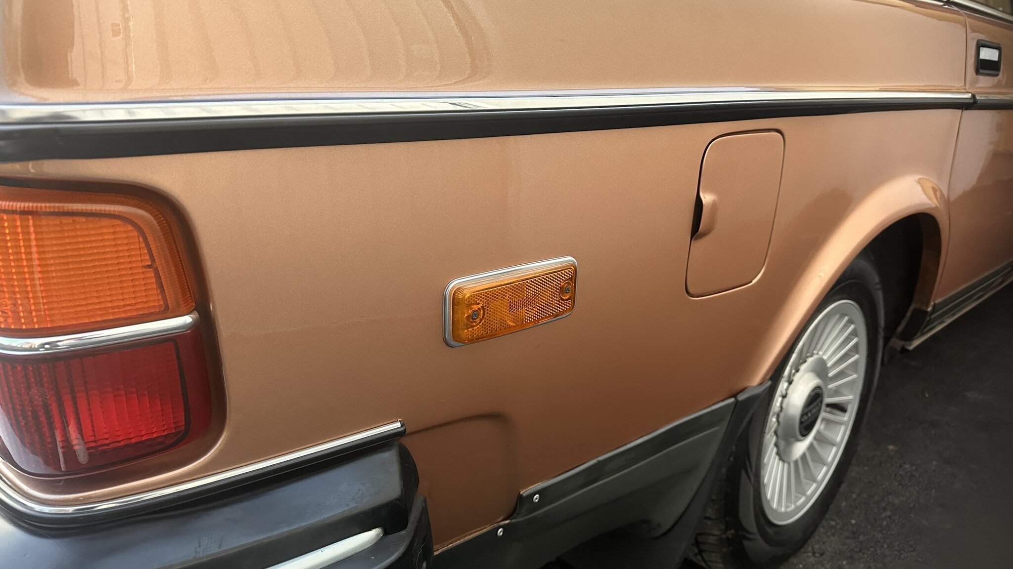 Exteriörbild på 1981 Volvo 244 GLE D6