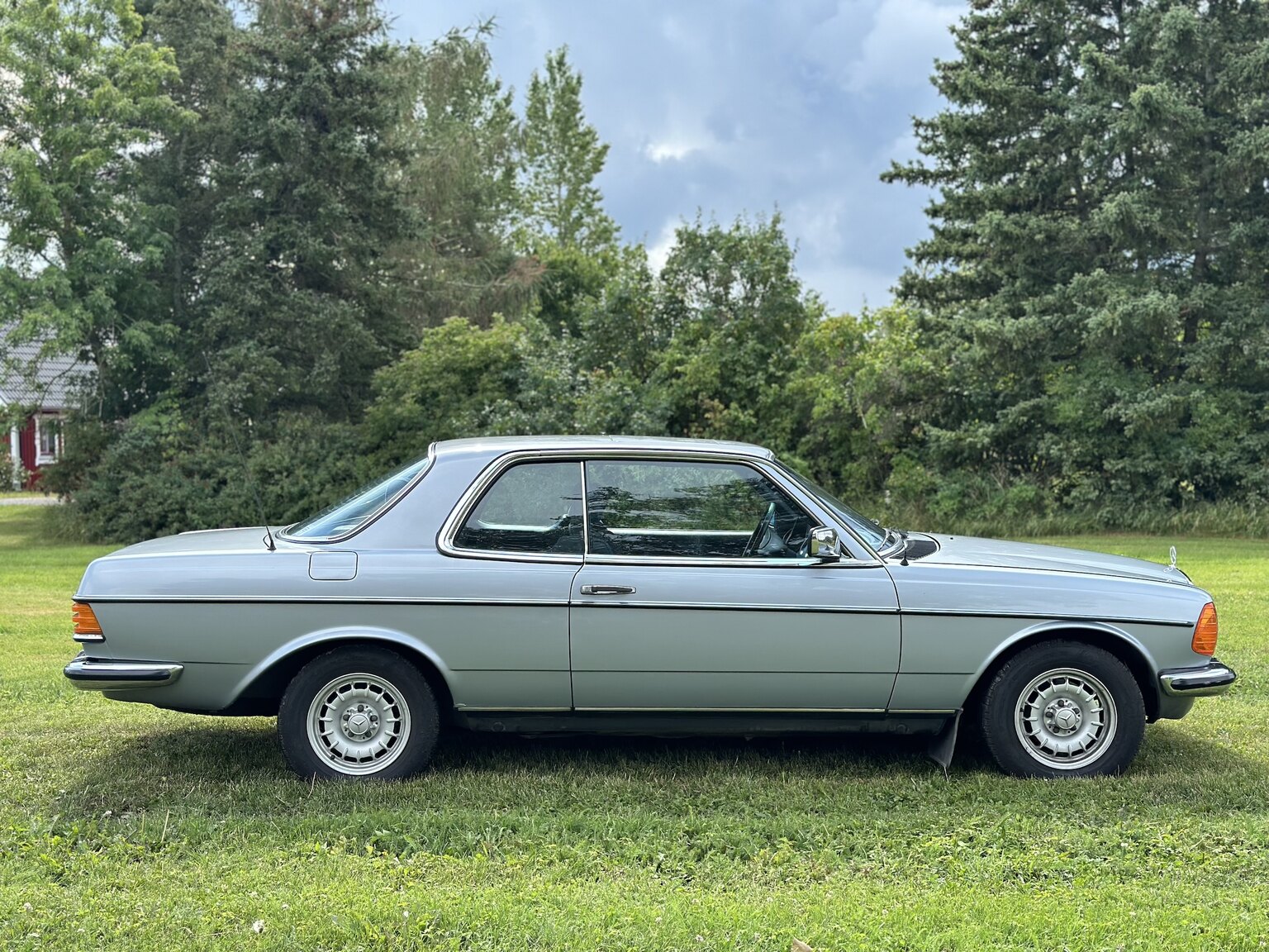 Exteriörbild på 1984 Mercedes-Benz 230 CE