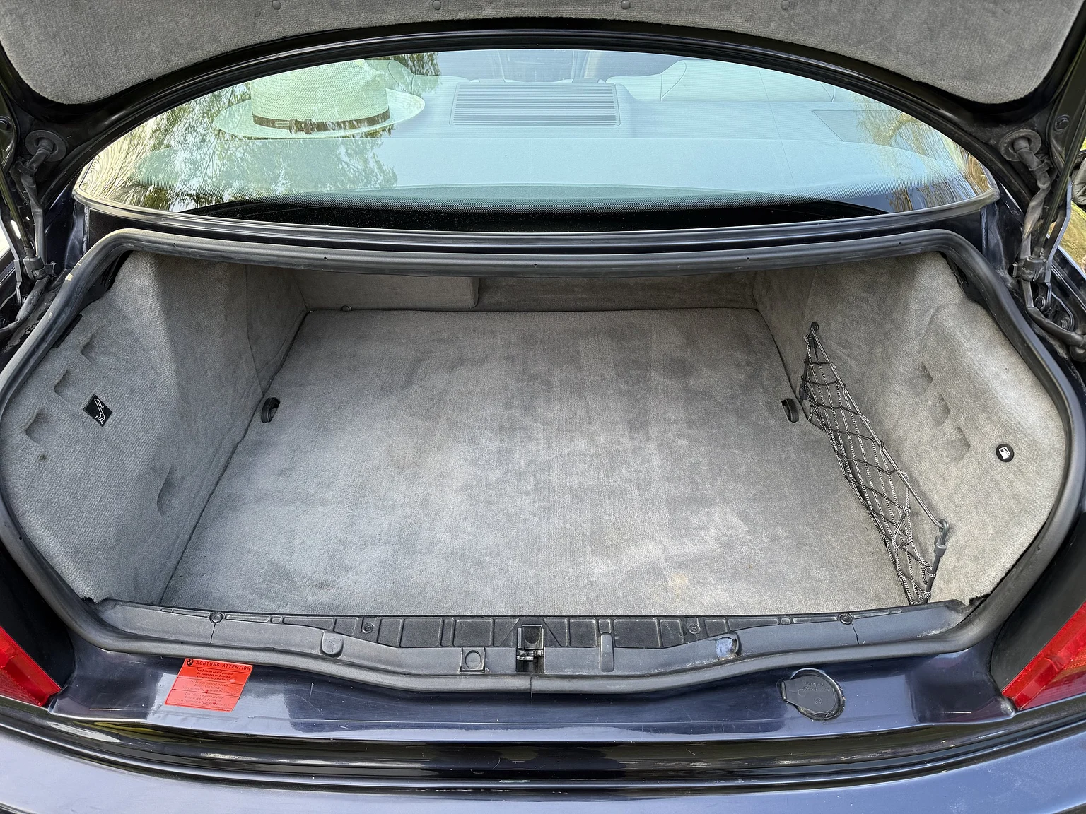 Interior image of 1994 BMW 840Ci (61)