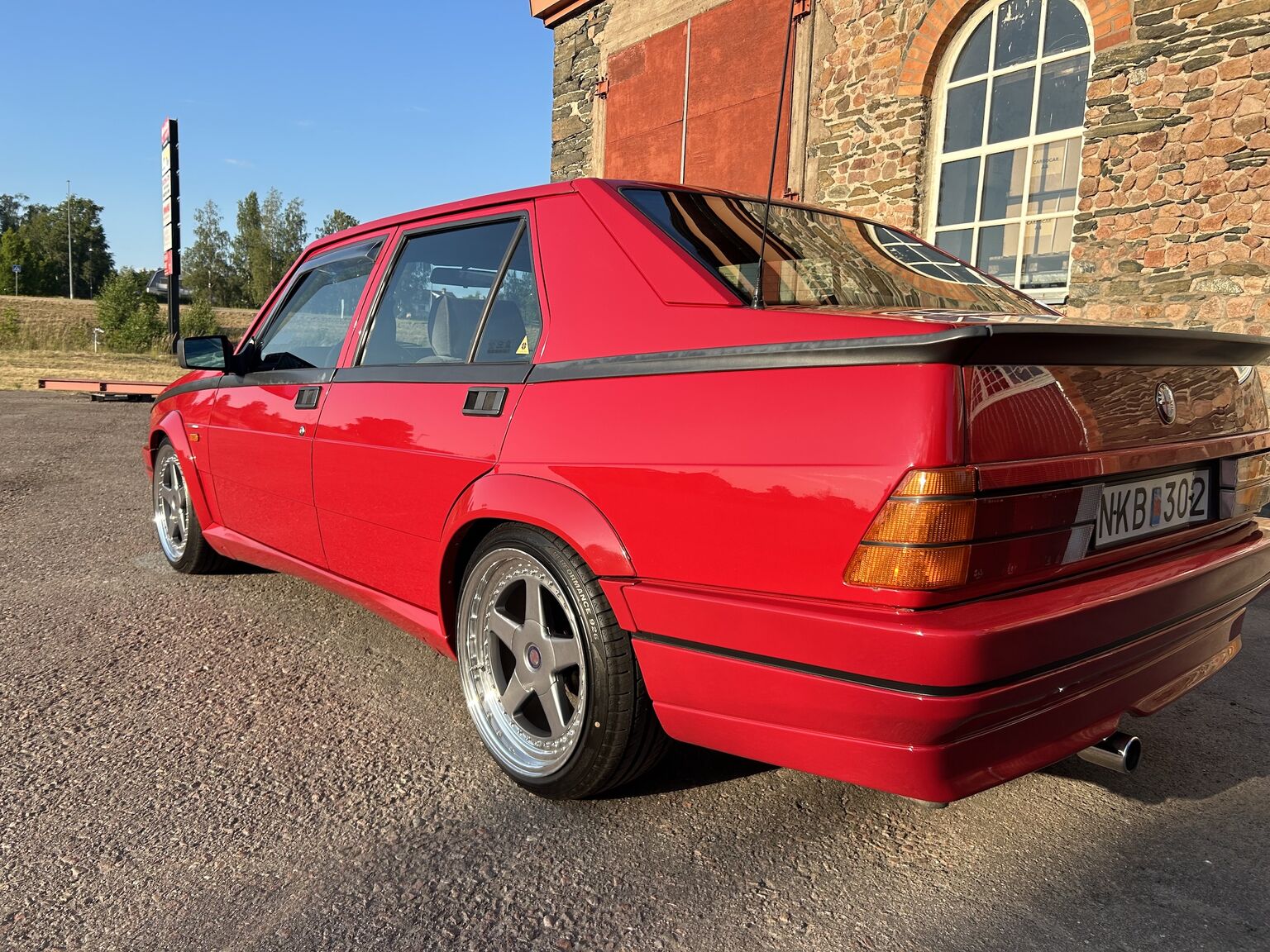 Aussenfoto 1988 Alfa Romeo 75 (2)