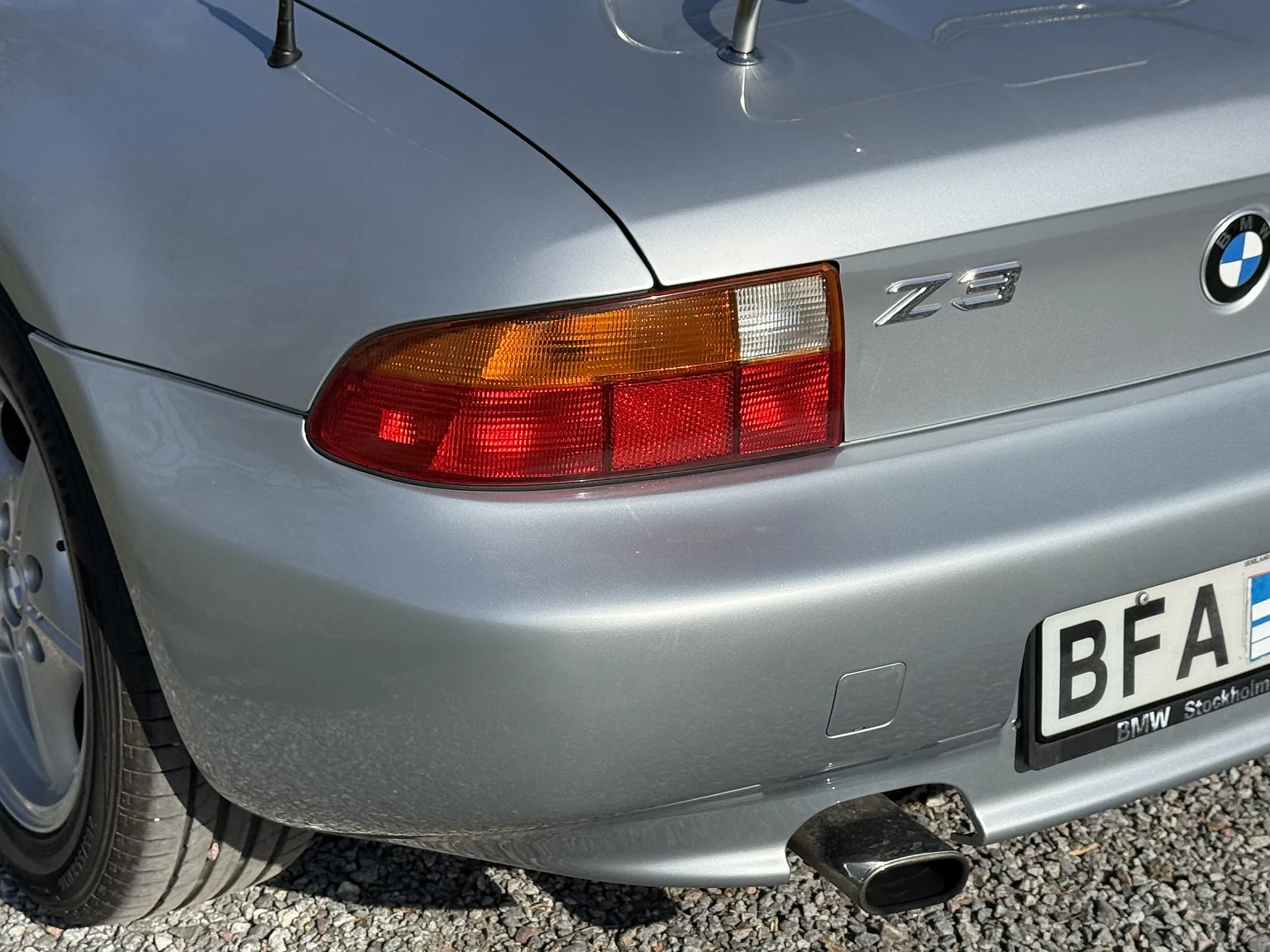 Exterior image of 1996 BMW Z3 1.8 Z3 (25)
