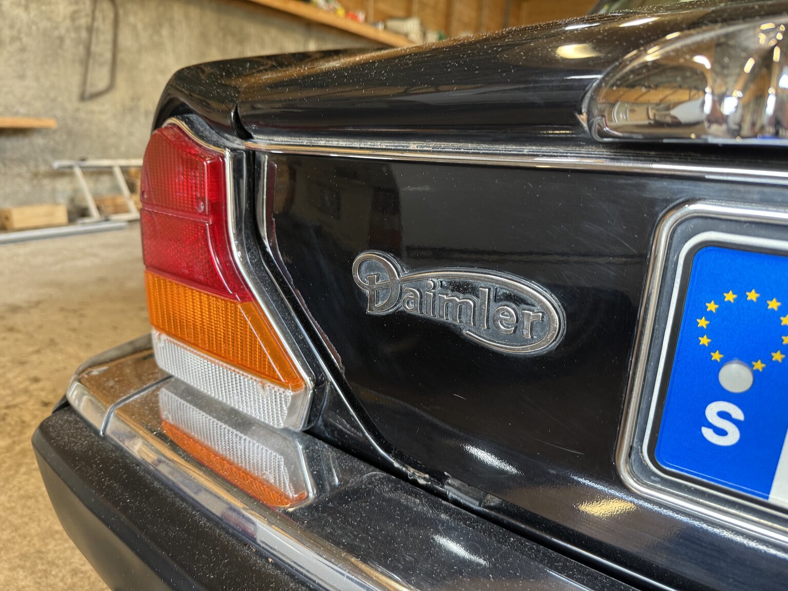 Exterior image of 1990 Jaguar Daimler Double six