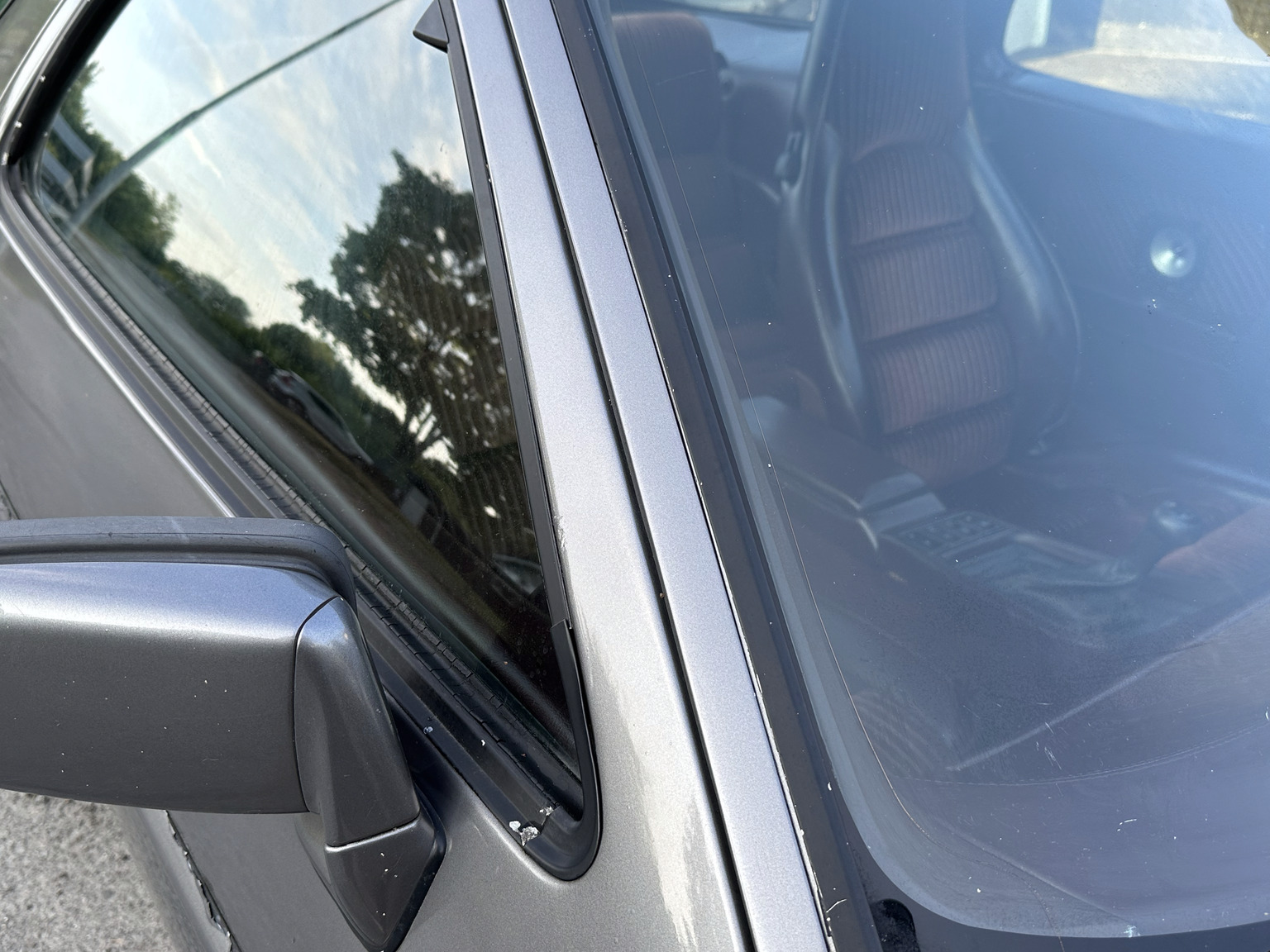 Exterior image of 1985 Porsche 928 (19)