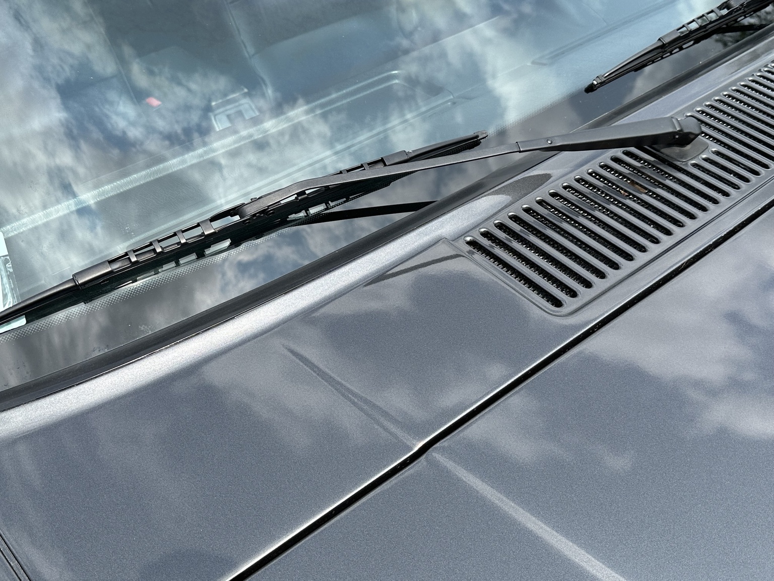 Exterior image of 1990 Volvo 740 Turbo 16s