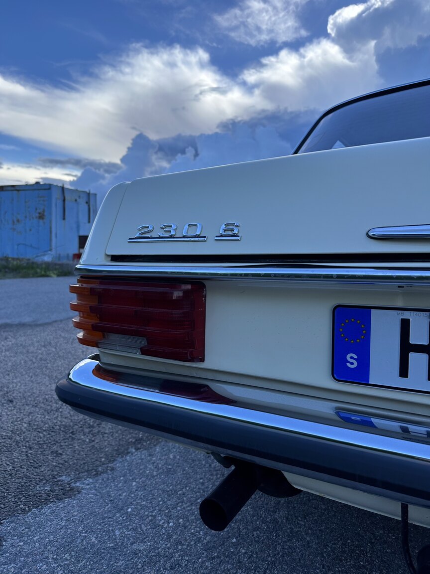 Aussenfoto 1974 Mercedes Benz 230.6