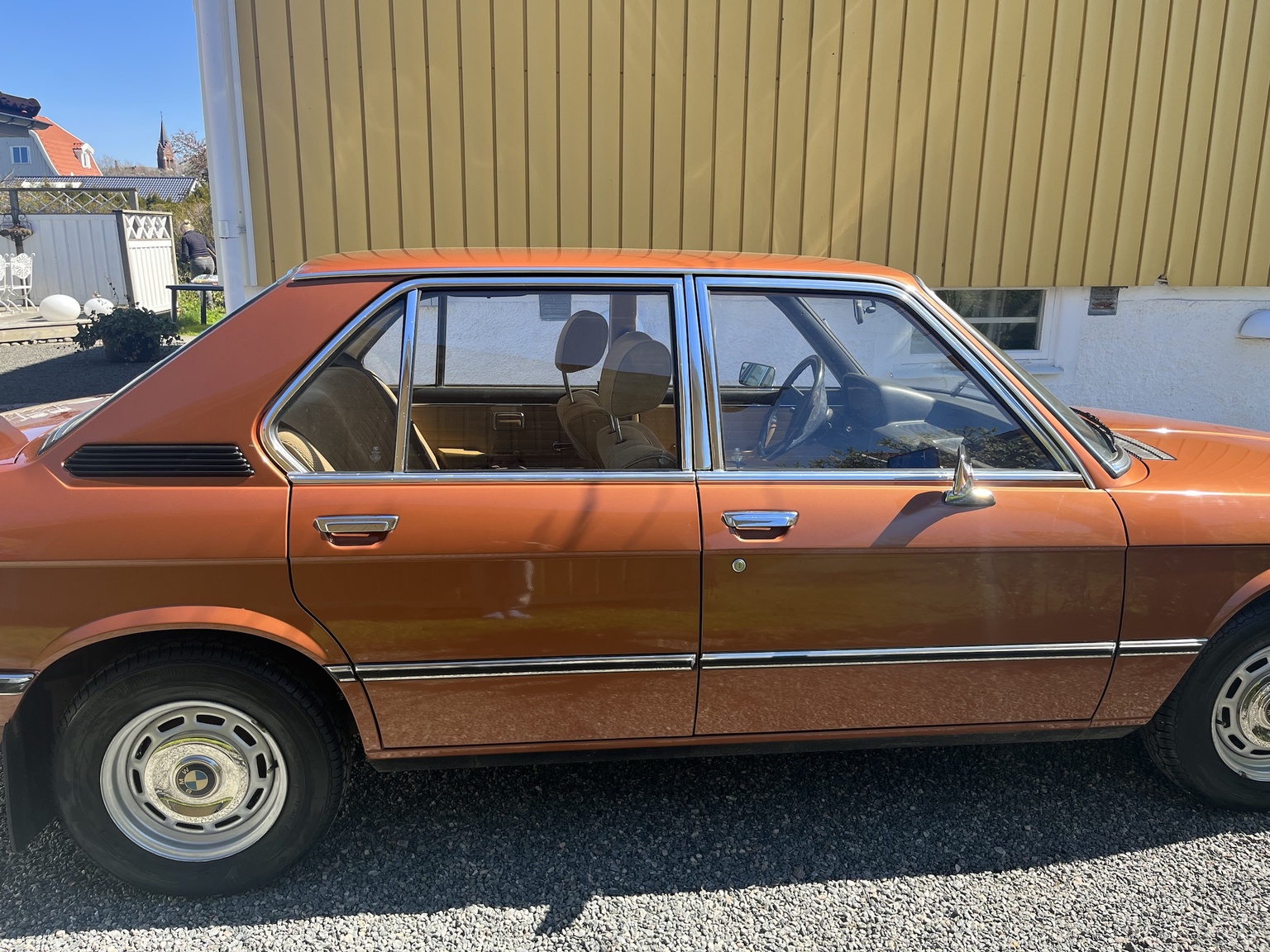 Exterior image of 1977 BMW 518 (5)