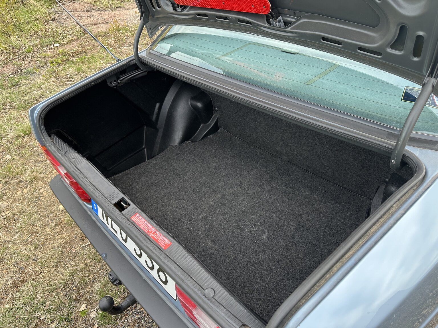 Interior image of 1988 Mercedes-Benz 190 E
