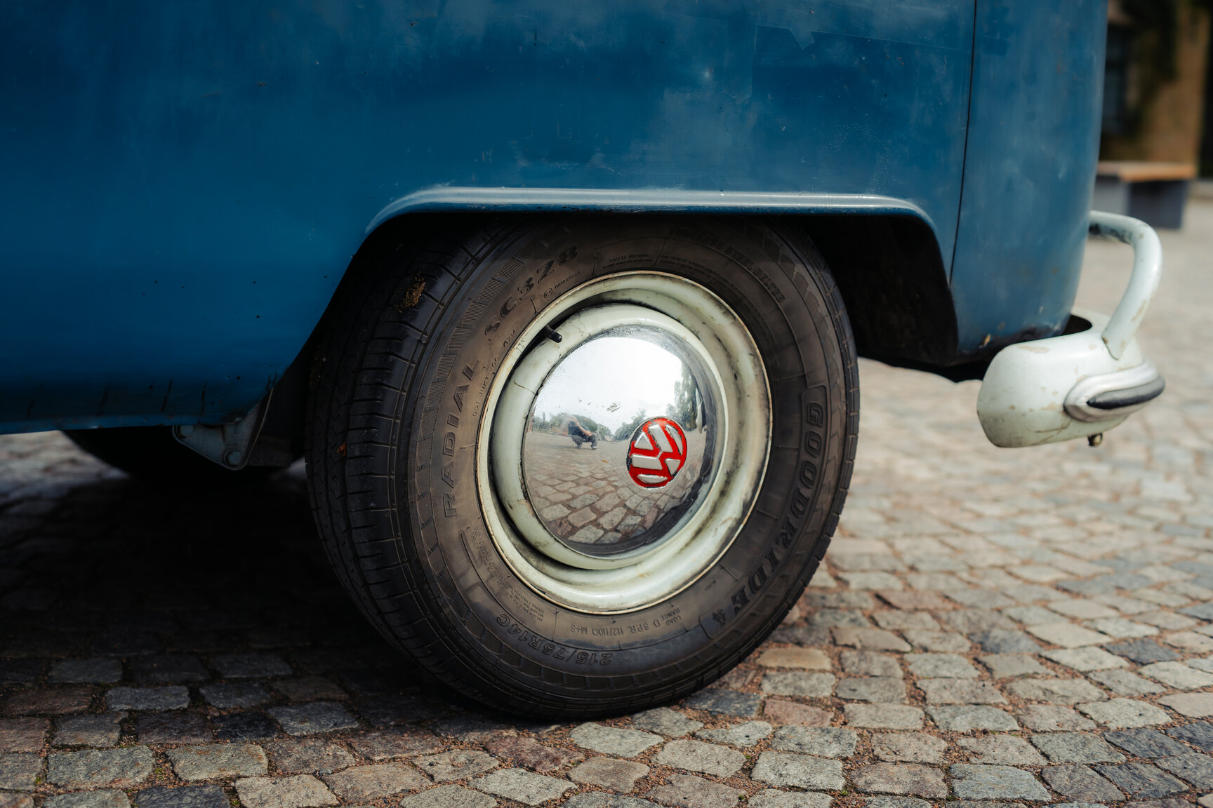 Aussenfoto 1964 Volkswagen Kleinbus Transporter 1500 Deluxe “21-fönsters Samba”