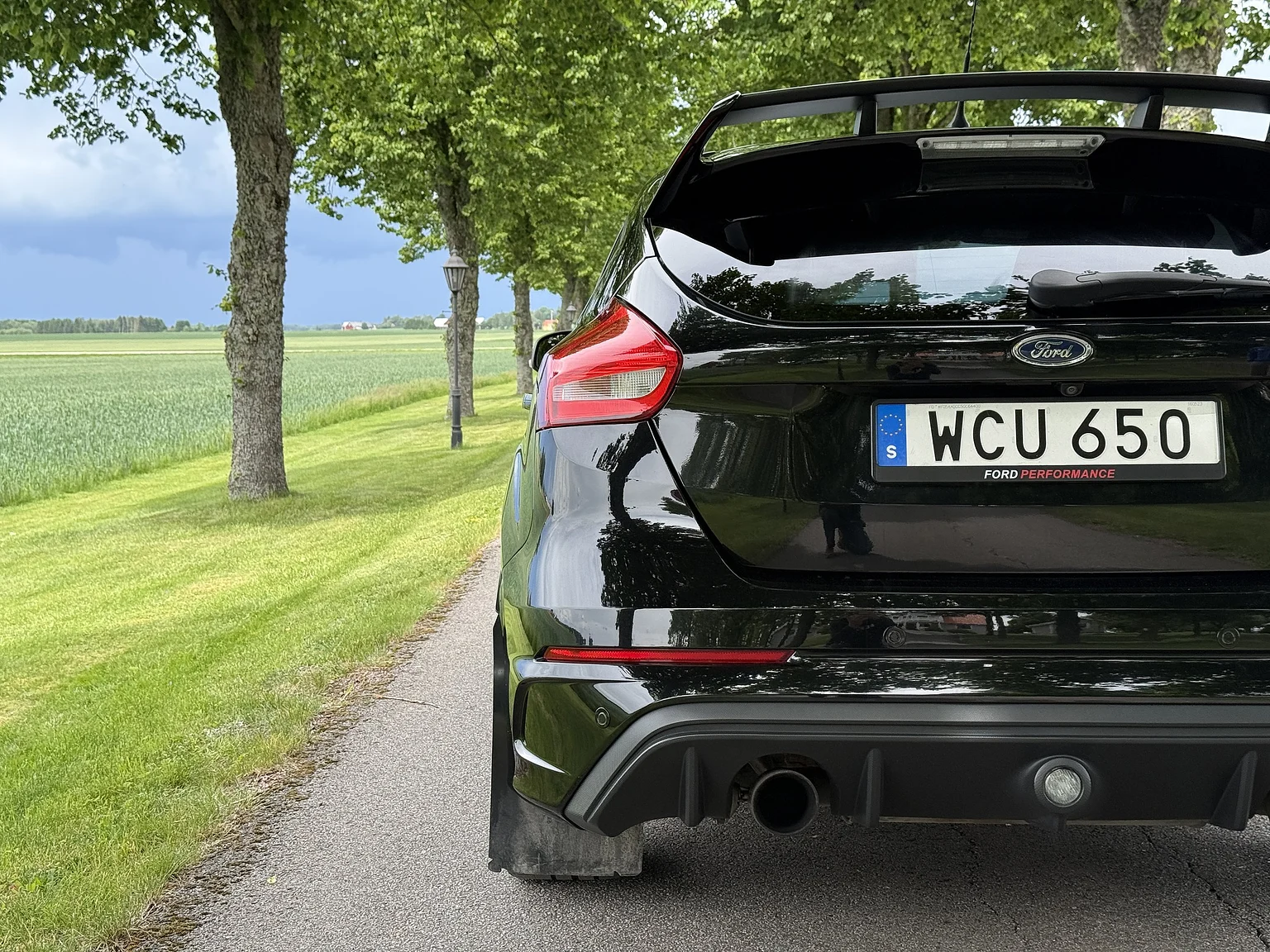Exteriörbild på 2016 Ford Focus RS (28)