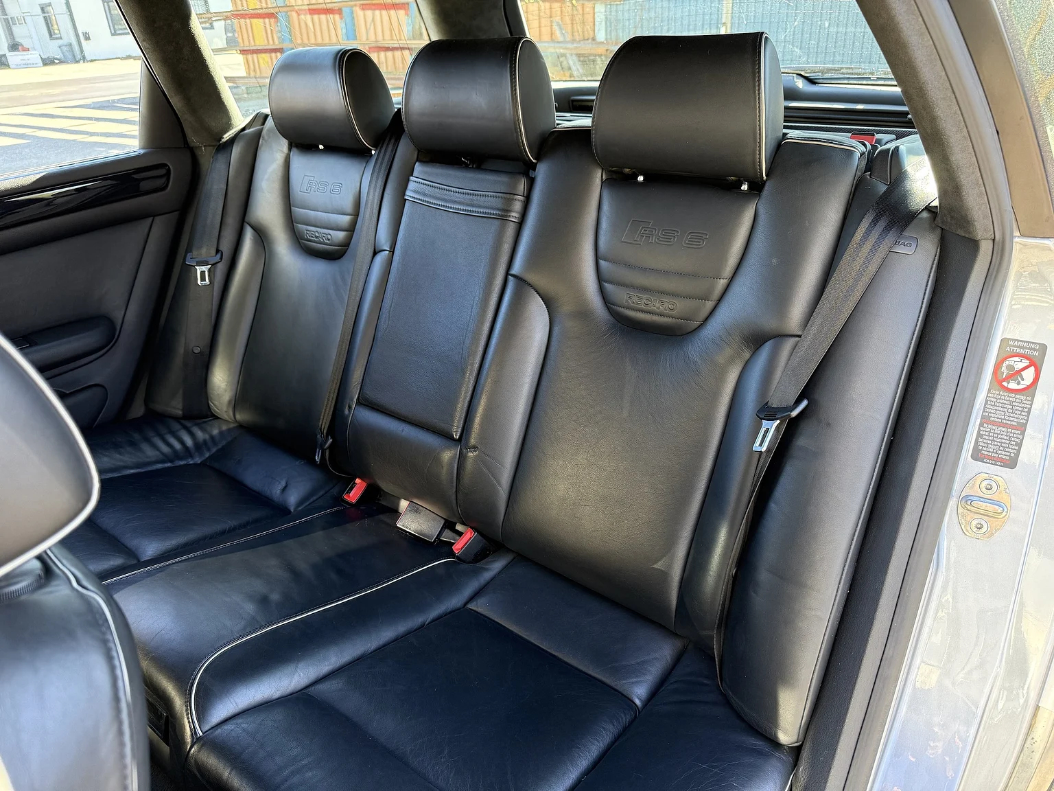 Interior image of 2002 Audi RS 6 Avant (86)