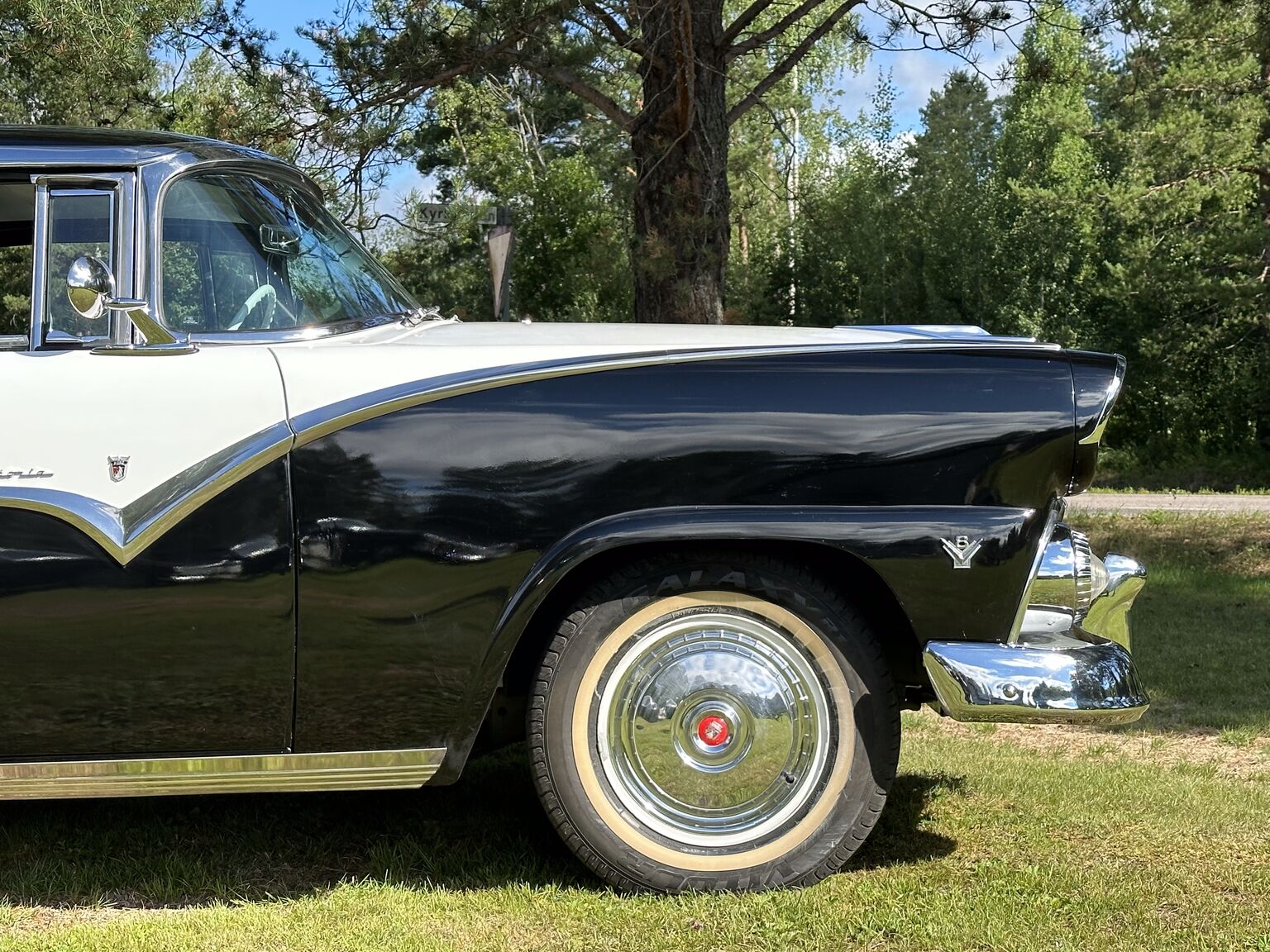 Exteriörbild på 1955 Ford Fairlane Crown Victoria