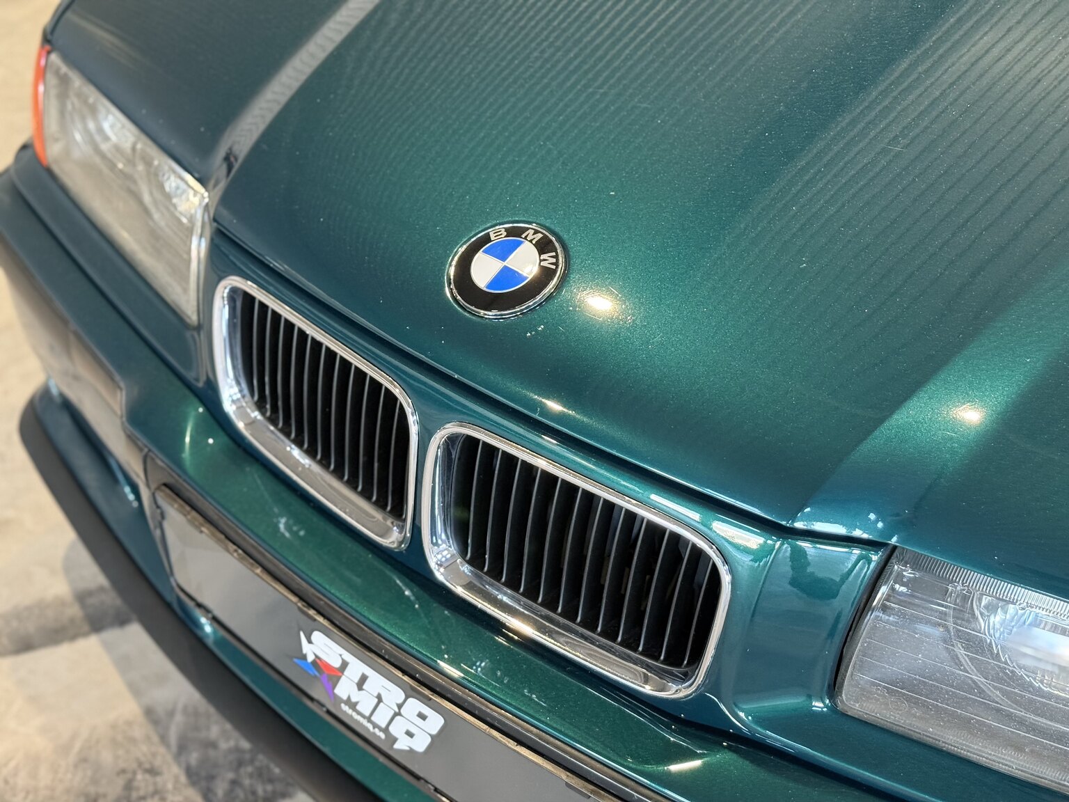 Exteriörbild på 1995 BMW 325i Coupé AVUS Edition "No Reserve Auction"