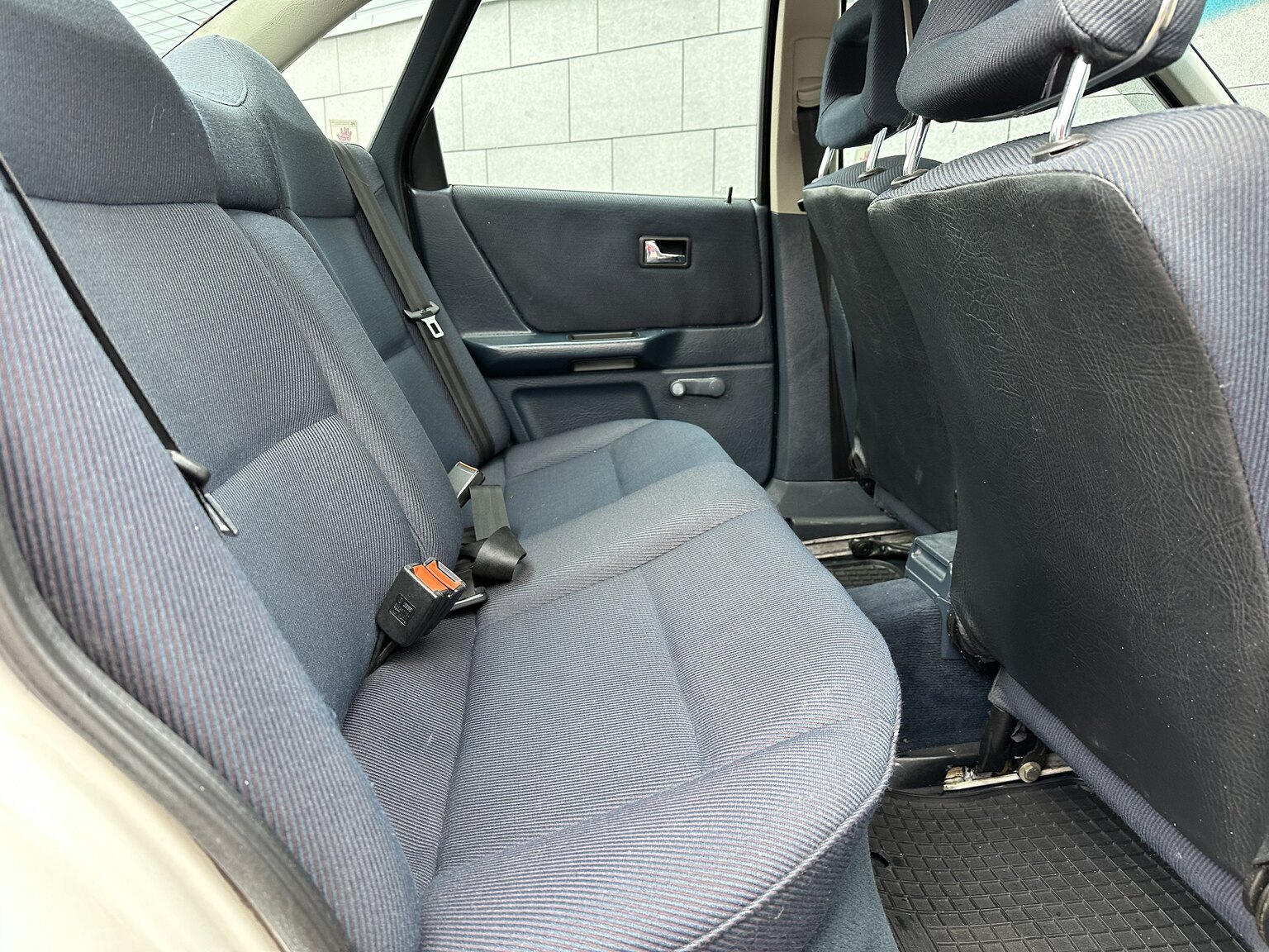 Interior image of 1988 Audi 80 (25)