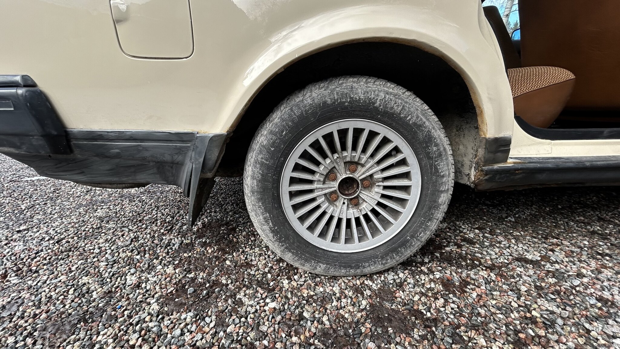 Exterior image of 1987 Volvo 244