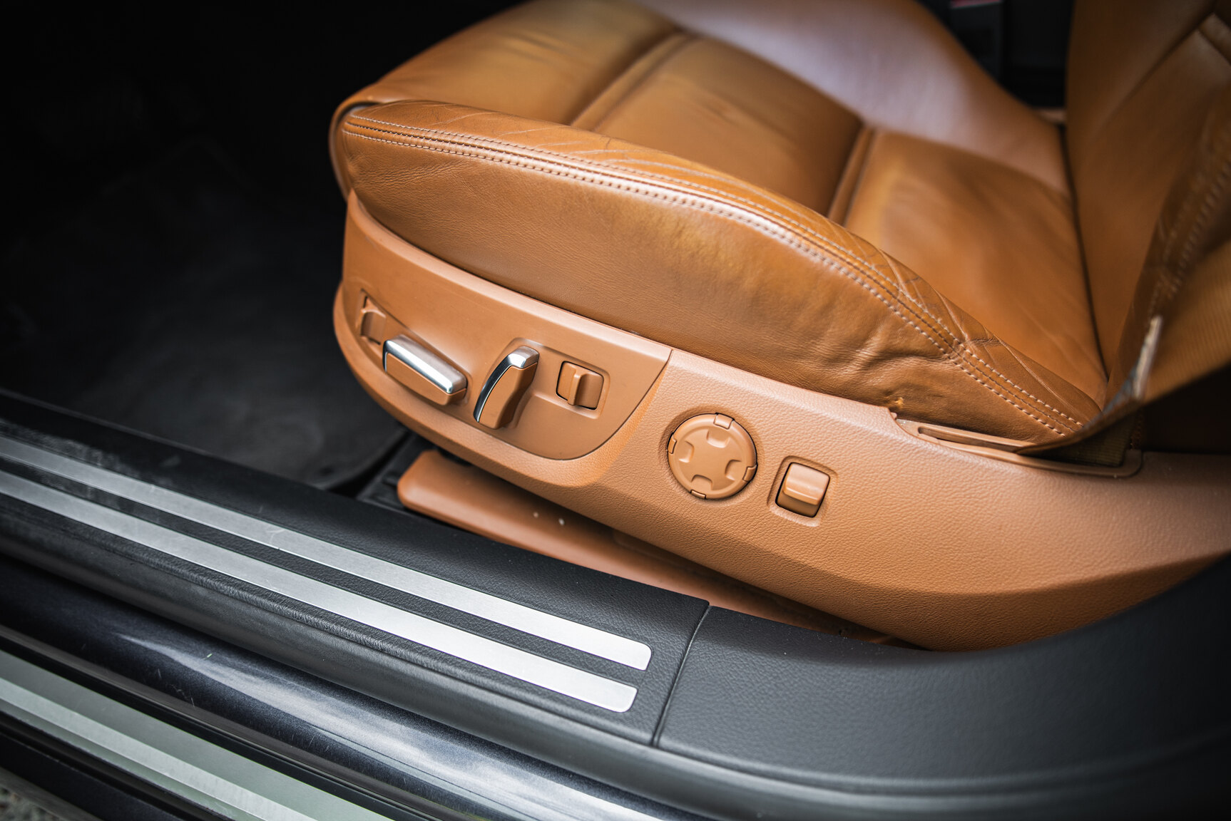 Interior image of 2009 Audi S8 5.2 V10 FSI Quattro