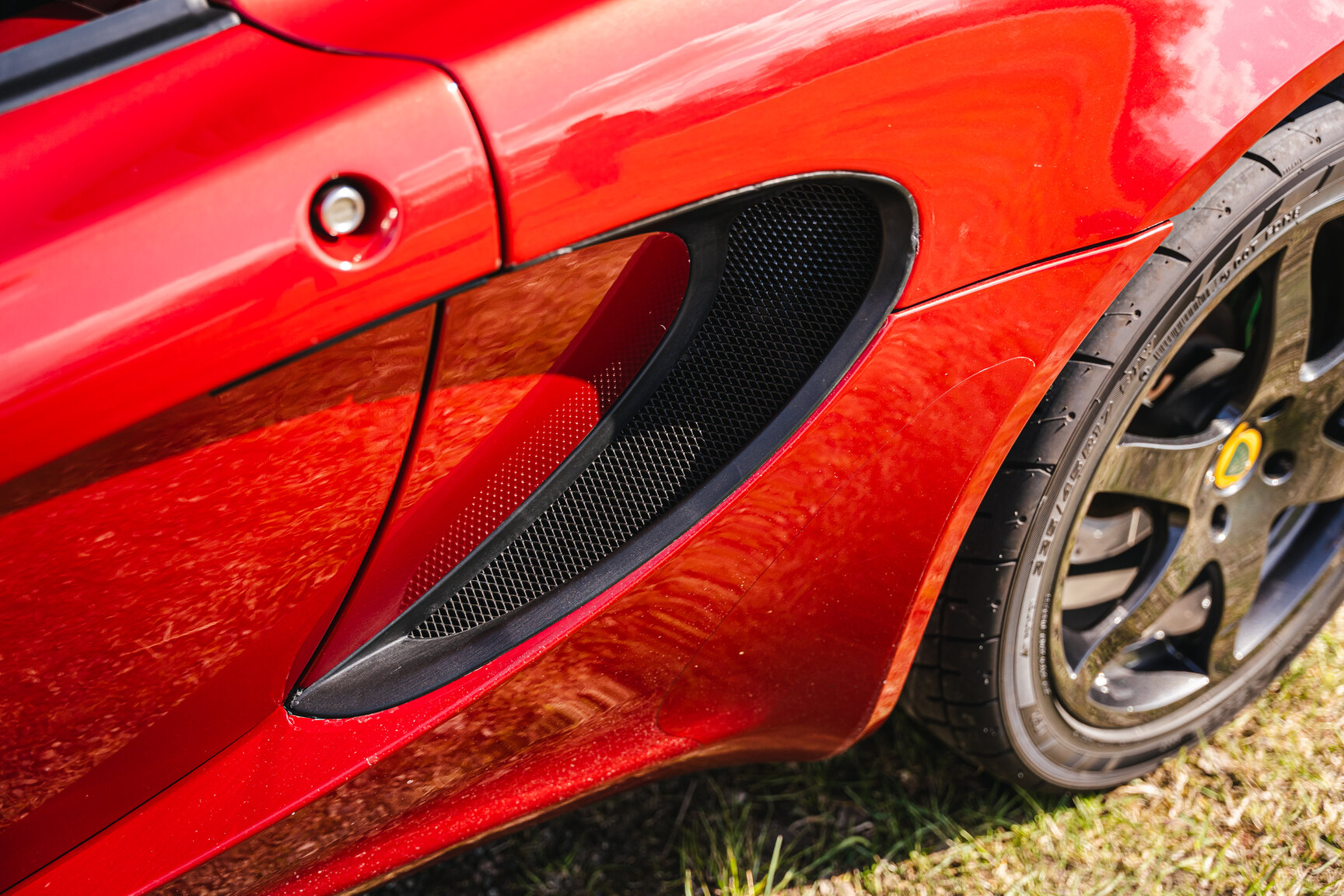 Exterior image of 2001 Lotus Elise 111
