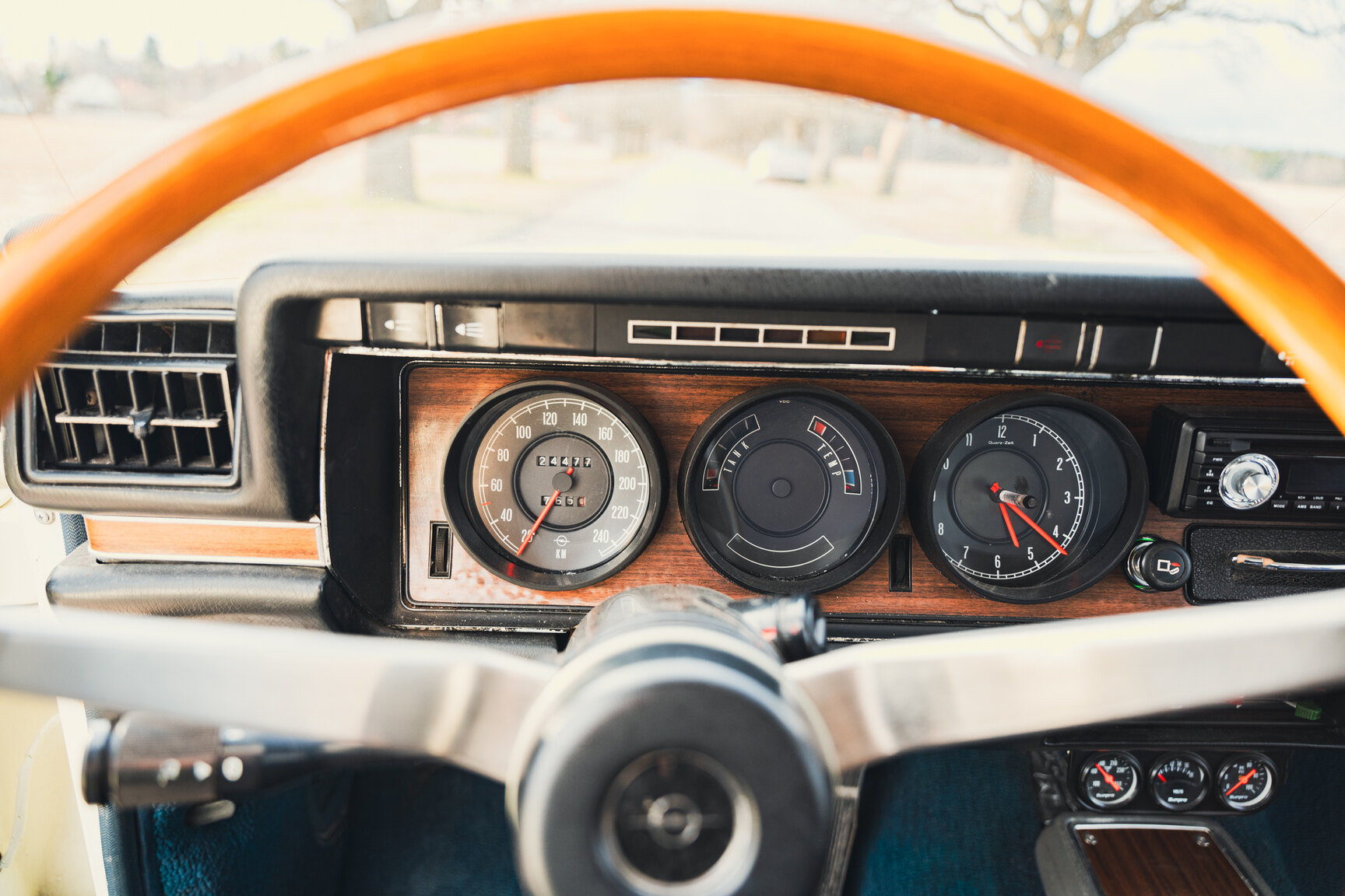 Interior image of 1973 Opel Diplomat V8