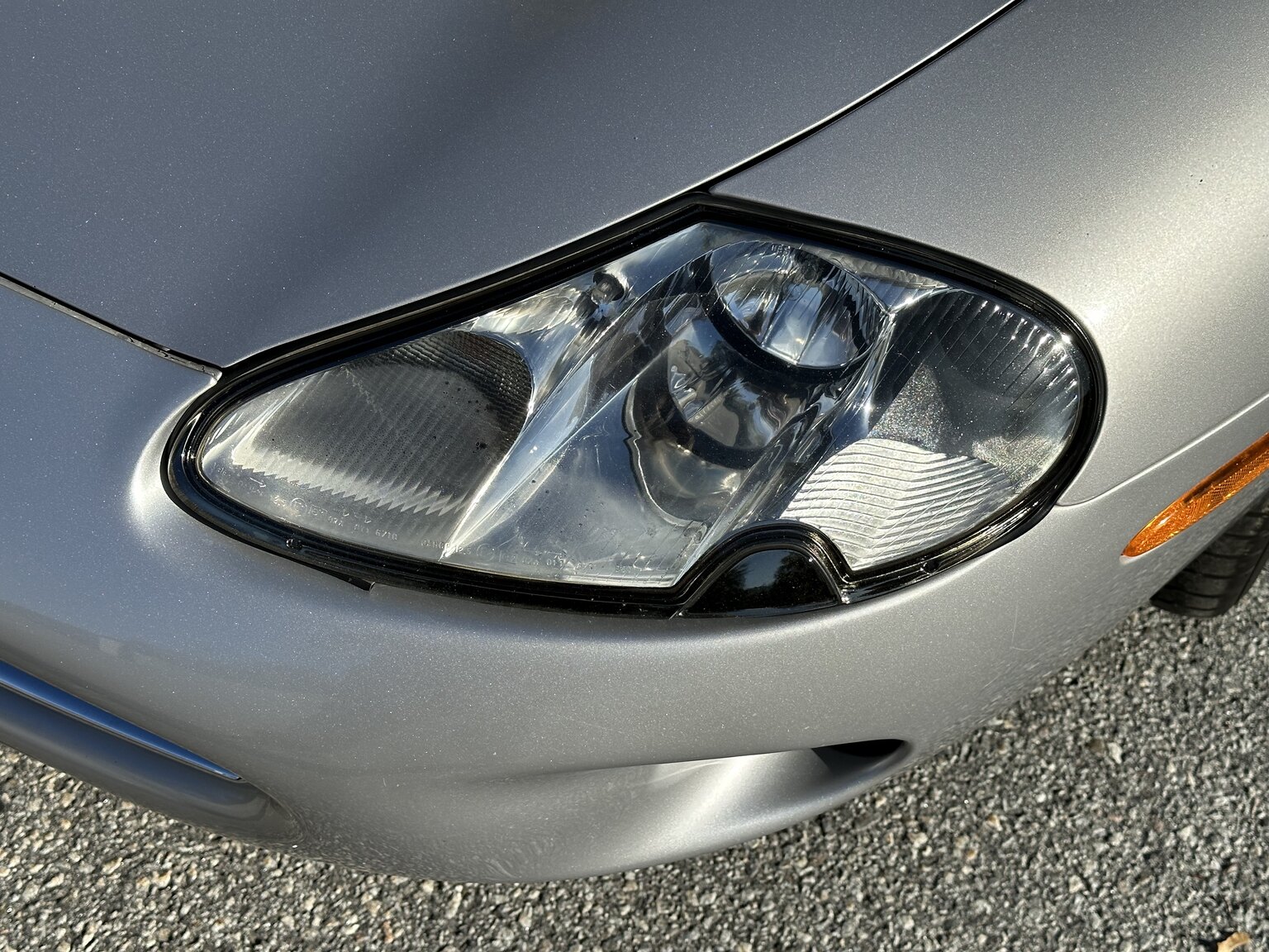 Exteriörbild på 2000 Jaguar XK 8