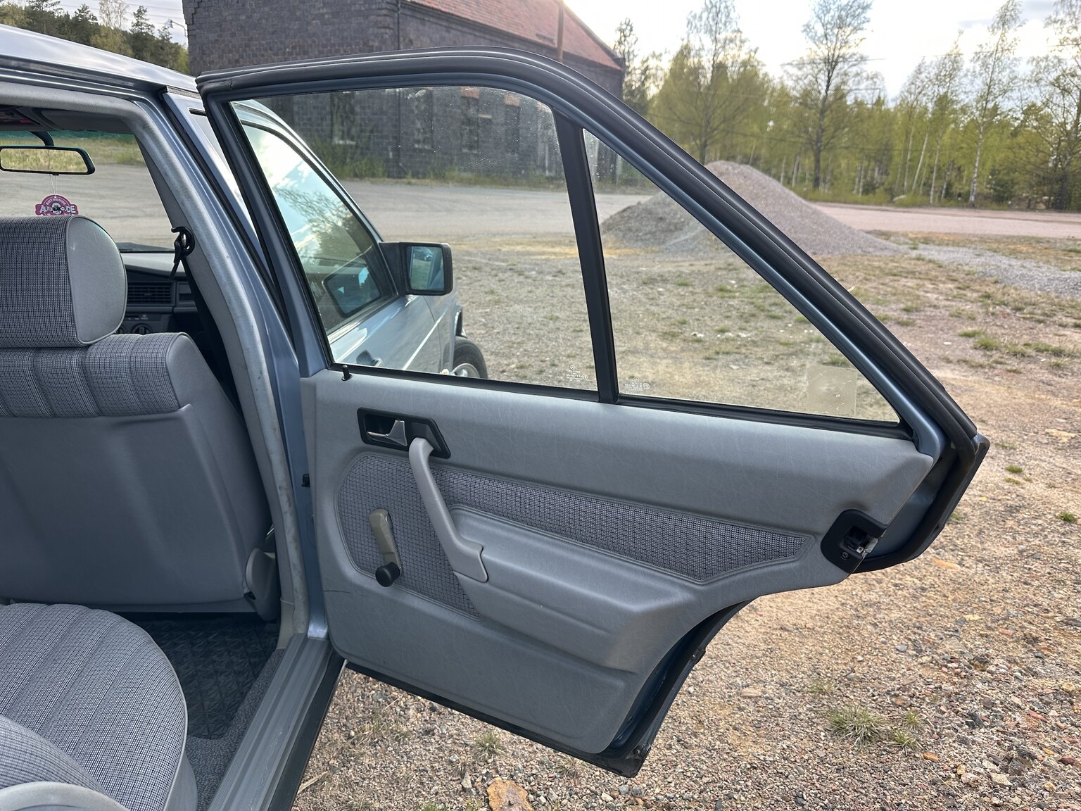 Interior image of 1988 Mercedes-Benz 190 E