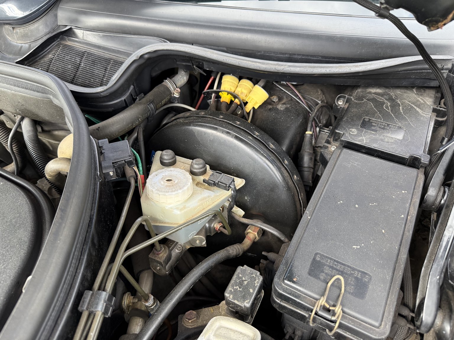 Image of 1990 Mercedes-Benz 300CE-24 mechanics