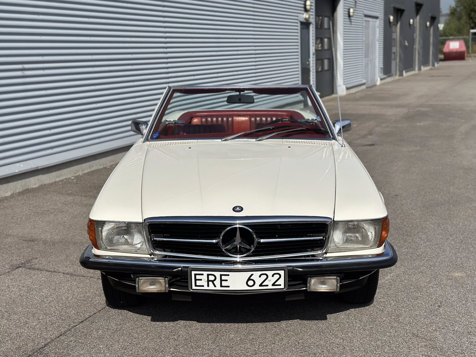 Exterior image of 1972 Mercedes-Benz 350 SL