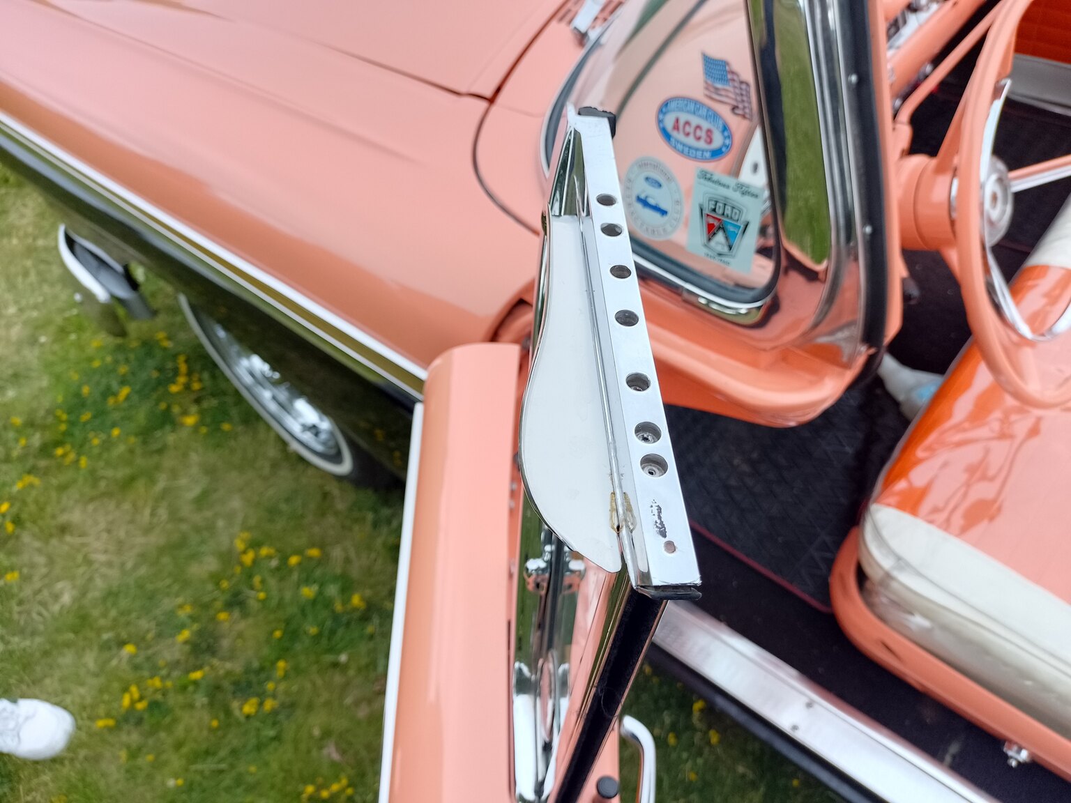 Exterior image of 1957 Ford Fairlane 500 Skyliner Retract