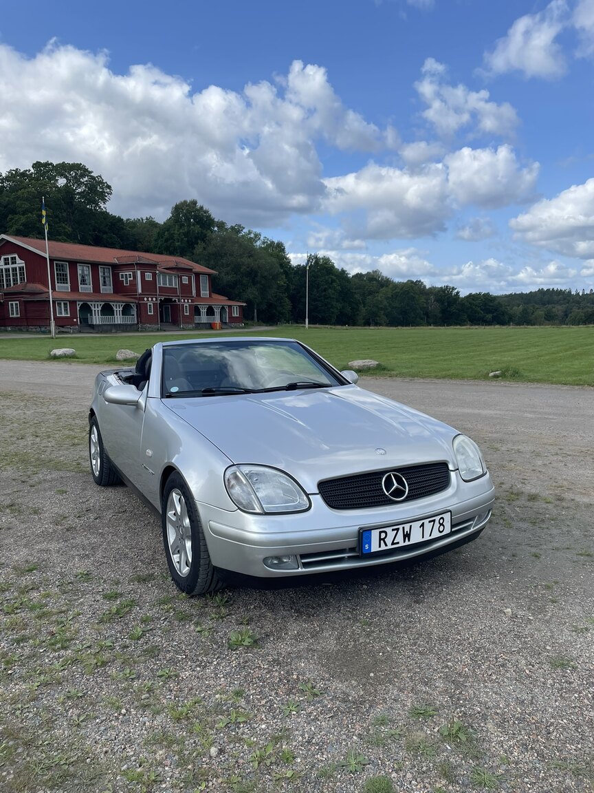 Exterior image of 1998 1998 MERCEDES BENZ SLK 230 
