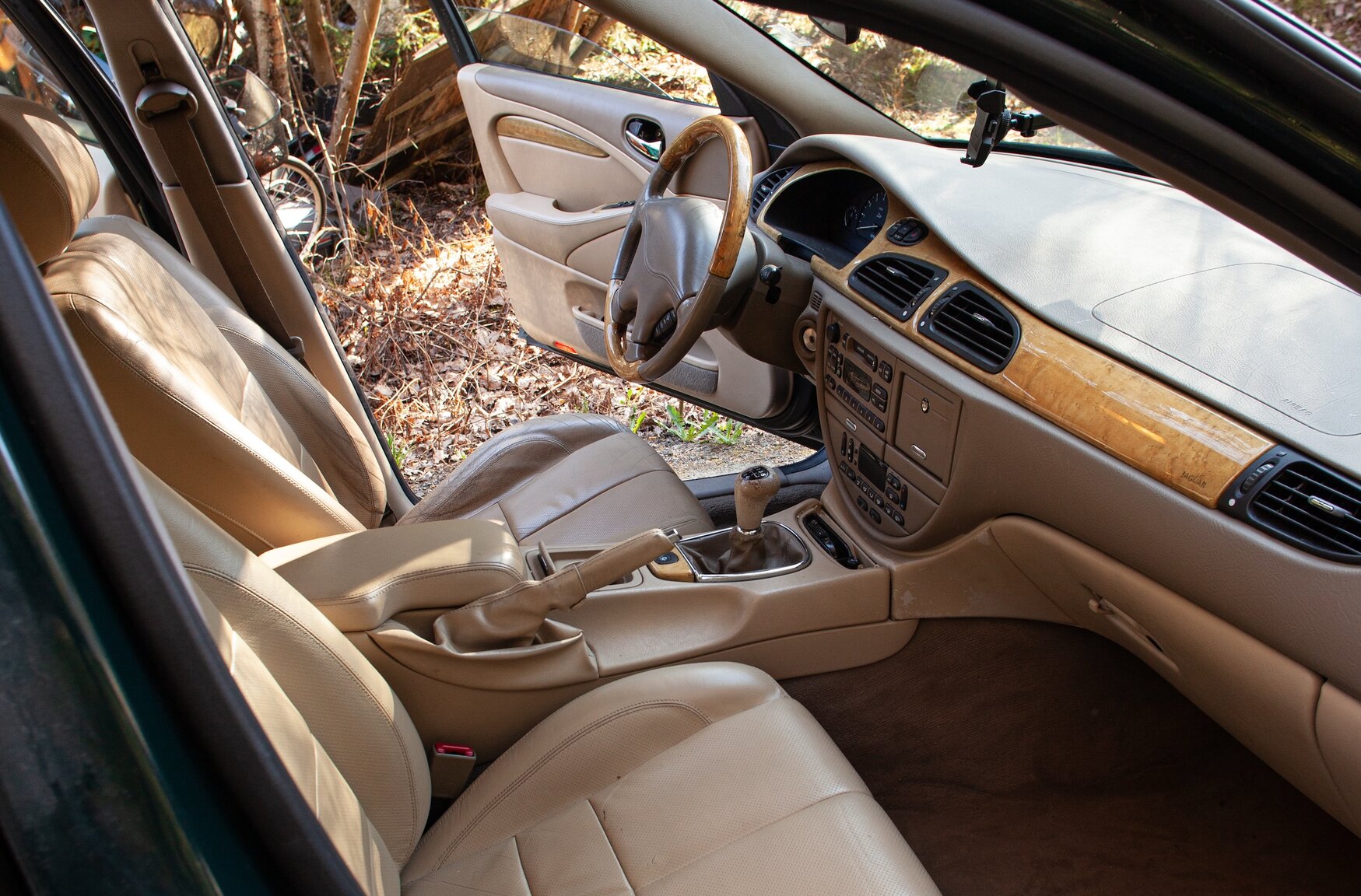 Interior image of 1999 Jaguar S-Type V6