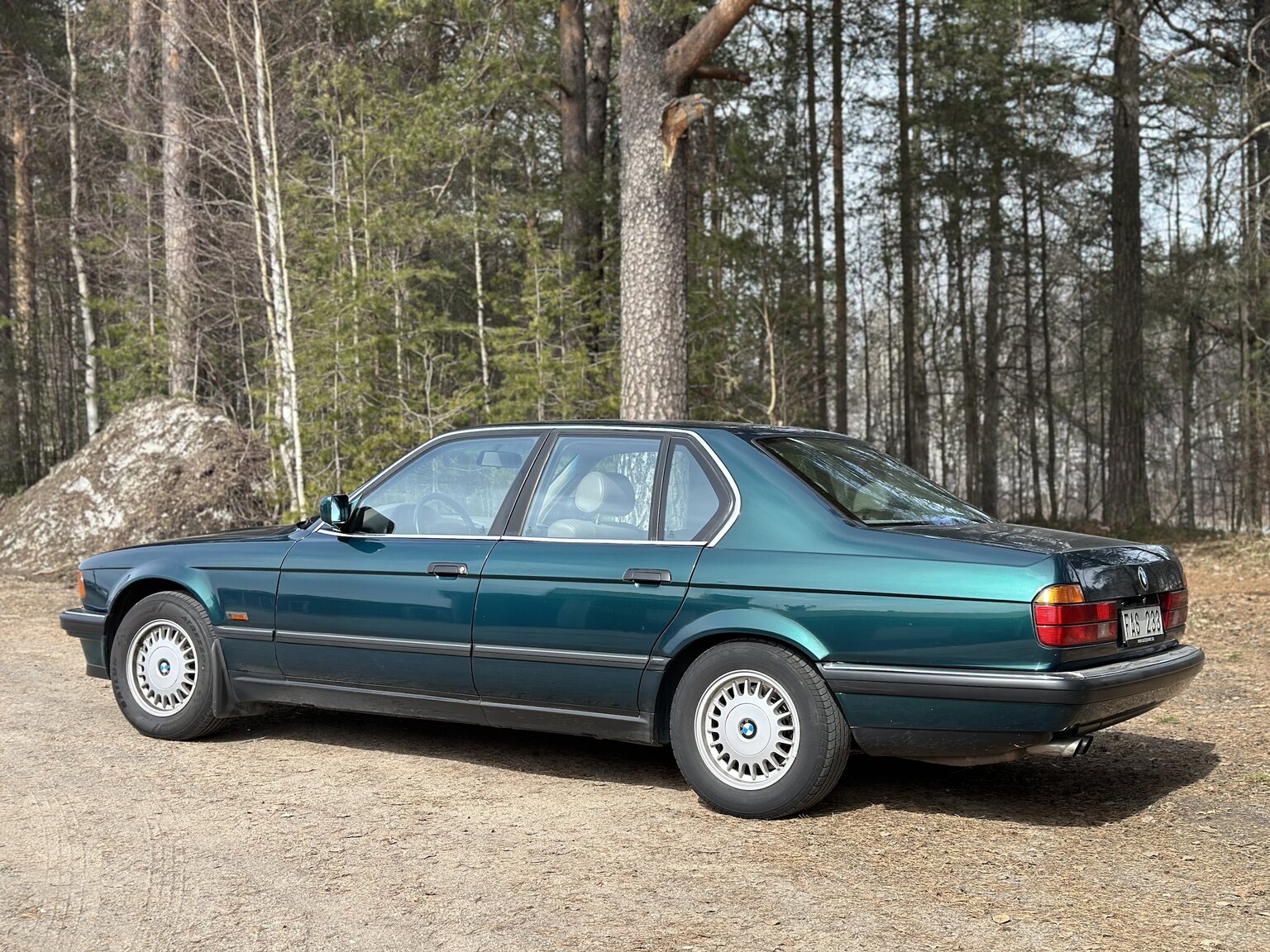Exteriörbild på 1992 BMW 740iA (6)